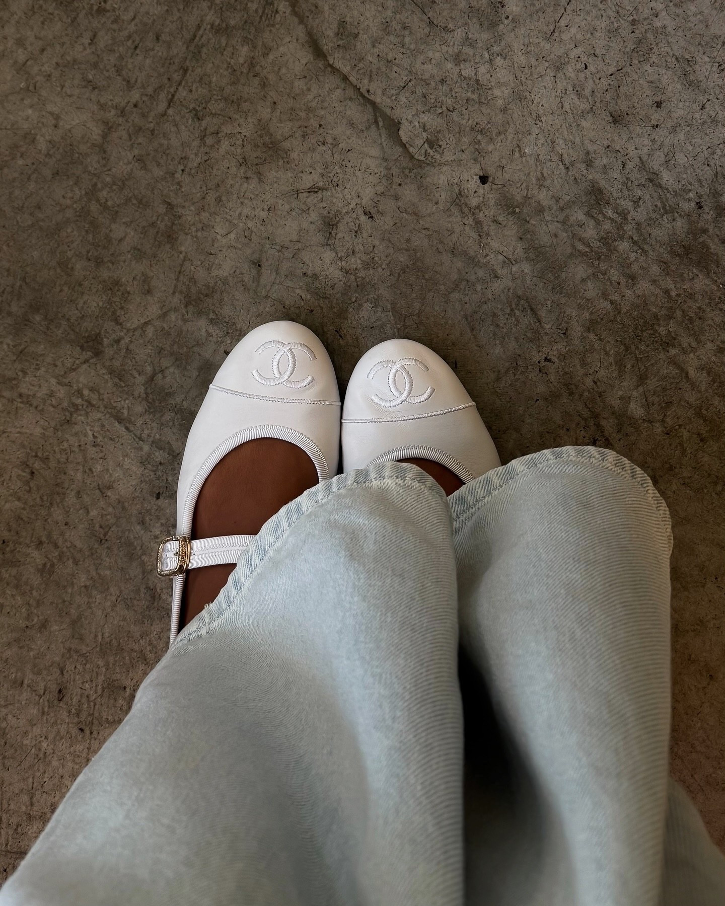 ☁️🦢 @chanelofficial


#LTKStyleTip #LTKShoeCrush