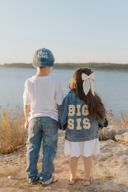 Big brother + big sister pregnancy announcement photo outfit idea

Big bro baseball cap, big sis jacket, big sister outfit, big brother outfit, pregnancy announcement photos, pregnancy announcement idea, Amazon wardrobe, kids outfit ideas, Amazon fashion, target wardrobe, kids spring outfits, kids summer fashion, neutral wardrobe

#LTKkids #LTKbaby #LTKfamily