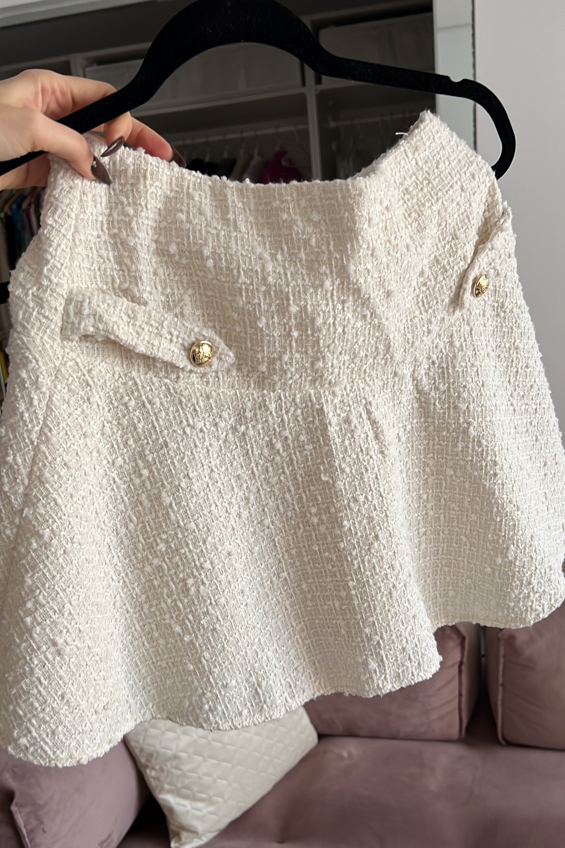 HM tweed skirt ! 

#LTKSeasonal #LTKStyleTip #LTKFindsUnder50