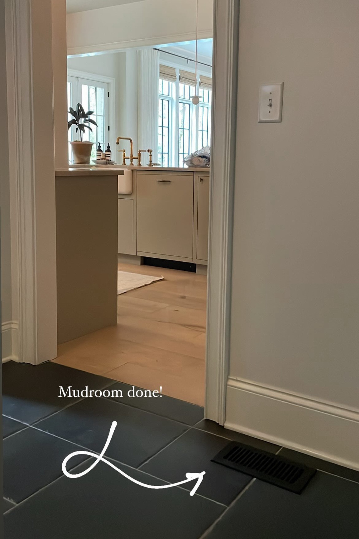 Swapped out the white floor register for a matte black one to match our floors. Only $20 and makes such a difference 

#LTKhome