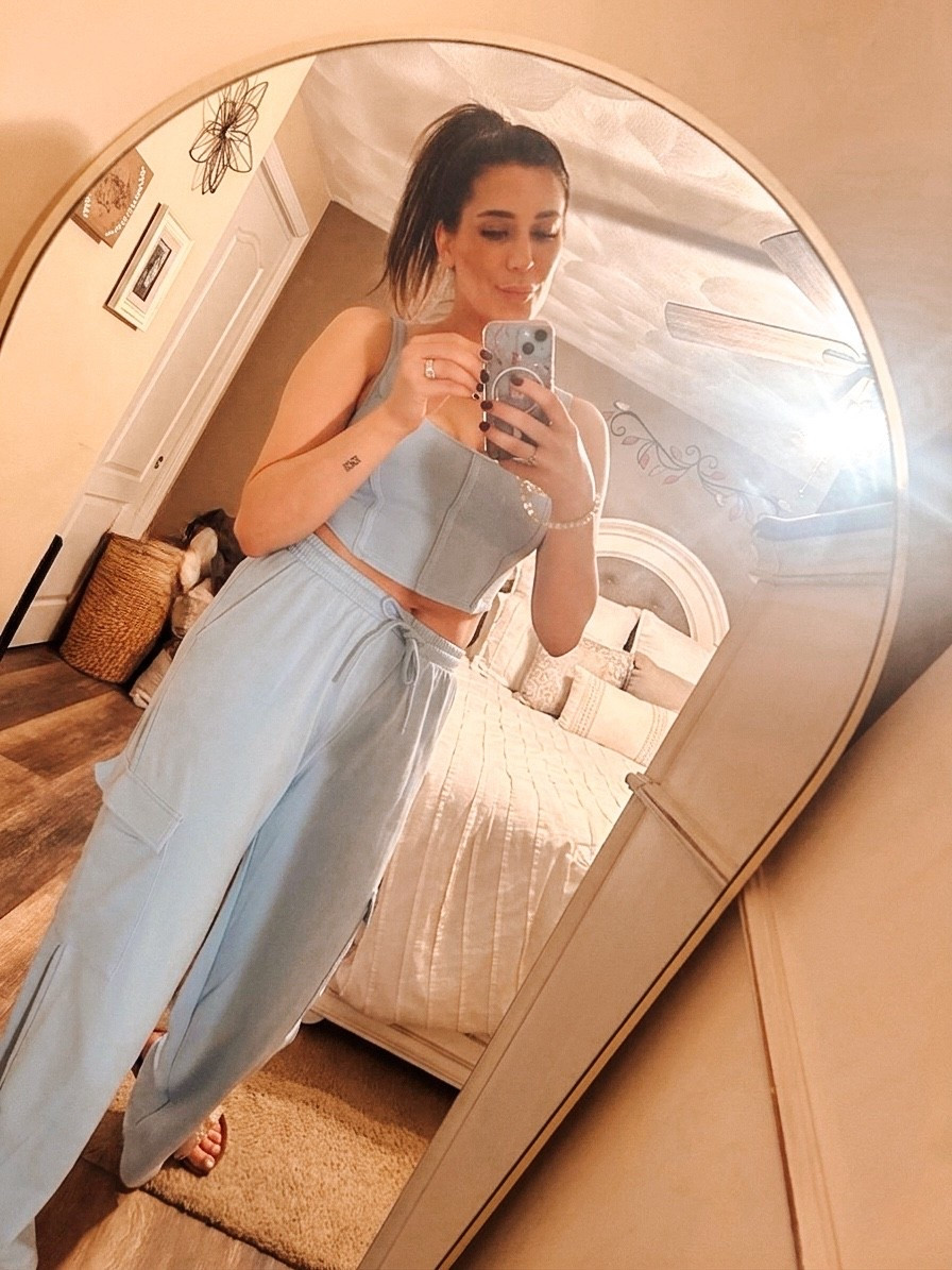 Feeling blue (in the best way possible). 💎 This set is a 10/10 for comfort and style. Perfect for travel days or weekend errands.

#LTKdayinmylife #LTKTravel #LTKSaleAlert