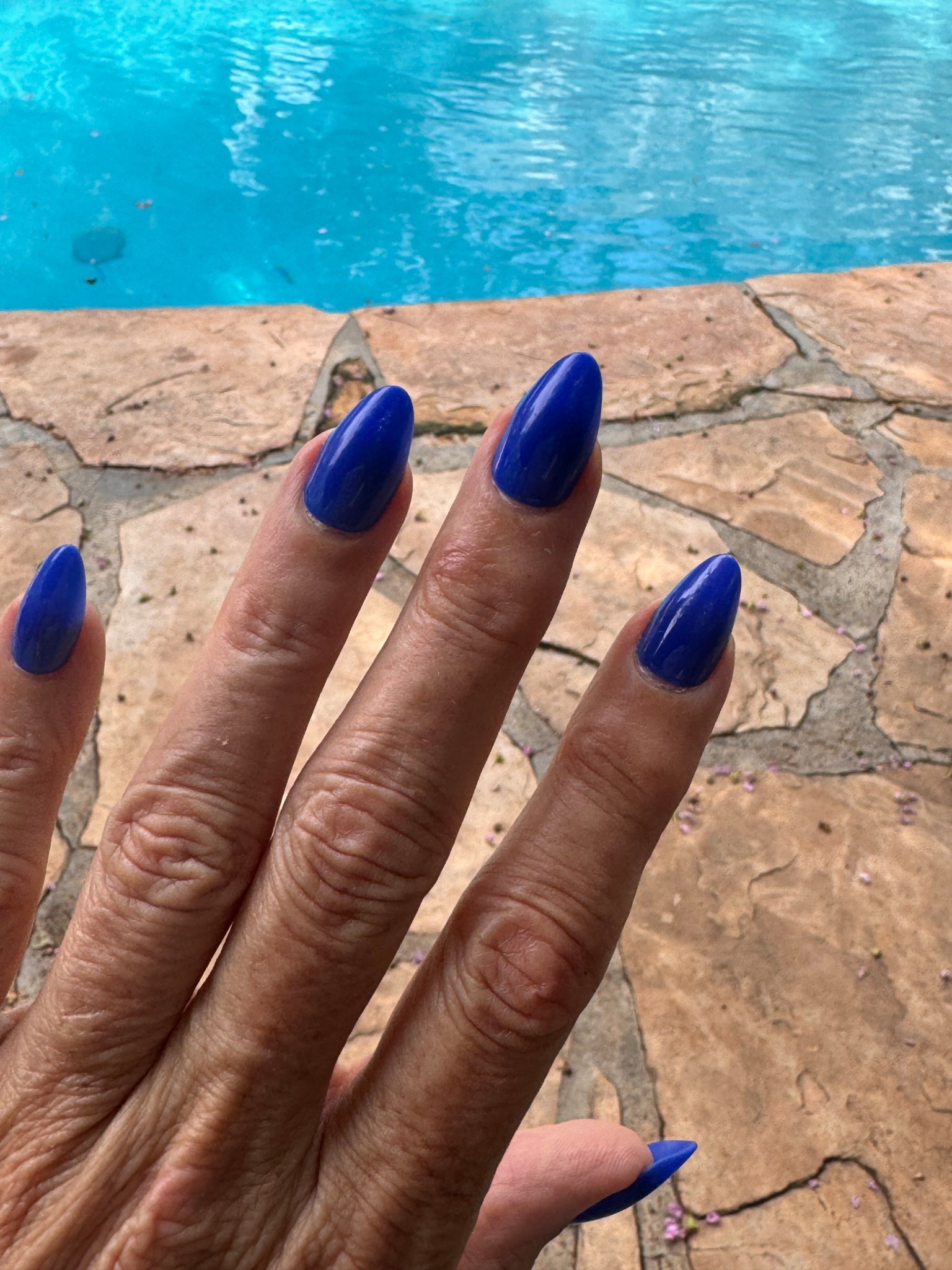 Amazing press in nails! They always look great and last! 