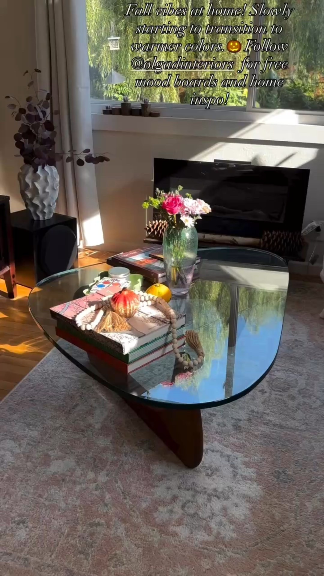 Happy September! How are you transitioning to Fall? I start by swapping pillow covers, candles, art and small shelf decor. Definitely incorporating warmer colors like gold, browns, orange, red and lots of velvet and wool! #homedecor #livingroom

#LTKHome #LTKStyleTip #LTKSeasonal