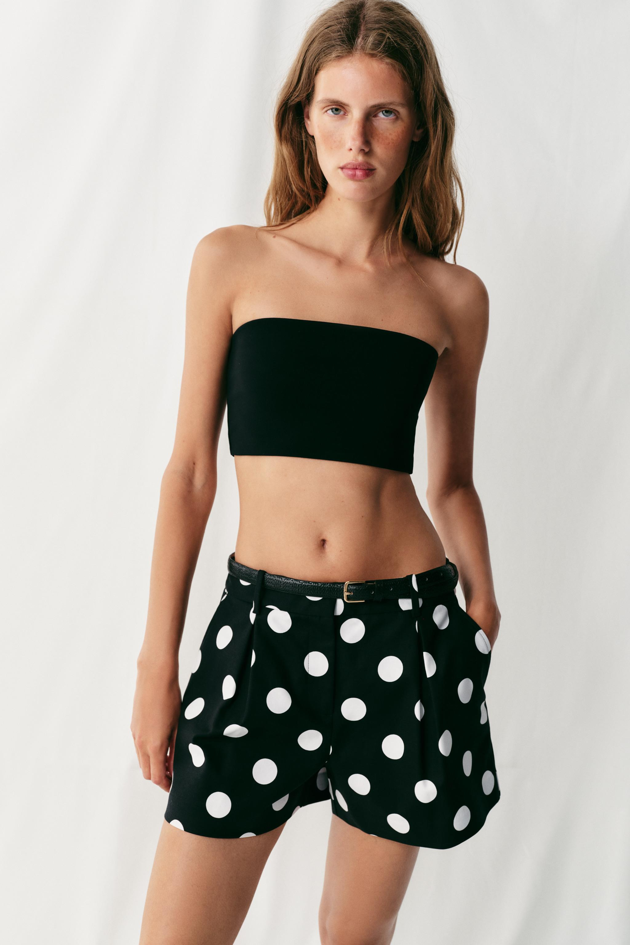 Mid-rise shorts with front pleats and a belt. Front pockets and back false welt pockets. Front zi... | Zara US