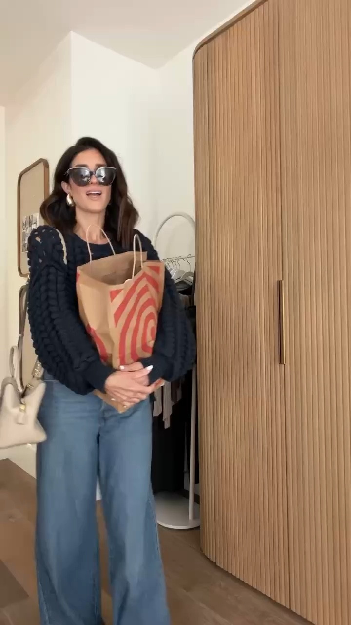 I did minimal damage at target this
Time around 🙌🏼🙈my husband would be proud.. @Target  #stylinbyaylin #aylin 
I’m just shy of 5-7” wearing the size : 
Jeans: 25 
Sweater: Small 
Pull on pants: XS 
Jean Jacket: XS

#LTKgrwm #LTKootd #LTKOver40