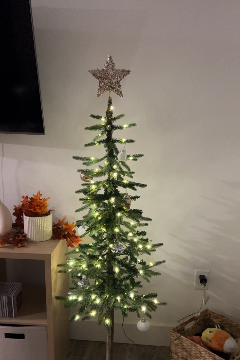 my Christmas tree from last year is back in stock!! It’s the perfect size for my small apartment ❤️ 
 
This star isn’t being sold in gold this year, but I linked it in silver! 

pre-lit Christmas tree, mini Christmas tree, holiday decor, minimal Christmas 


#LTKSeasonal #LTKhome #LTKHoliday