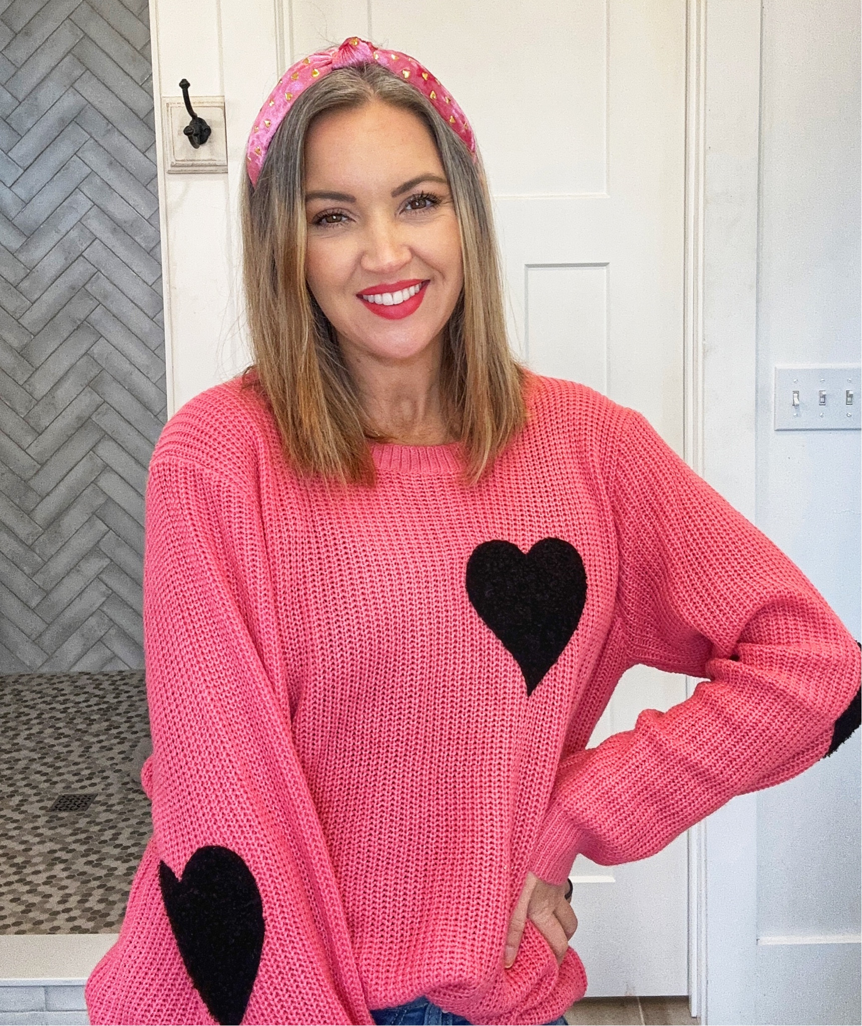Let’s talk about how adorable this Valentines sweater is! 💕

#LTKFind #LTKSeasonal