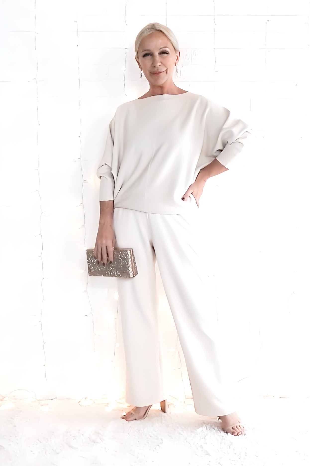 Neutral outfit for the holidays…wearing Amazon yoga pants with heels!

#LTKOver40 #LTKFindsUnder50 #LTKHoliday