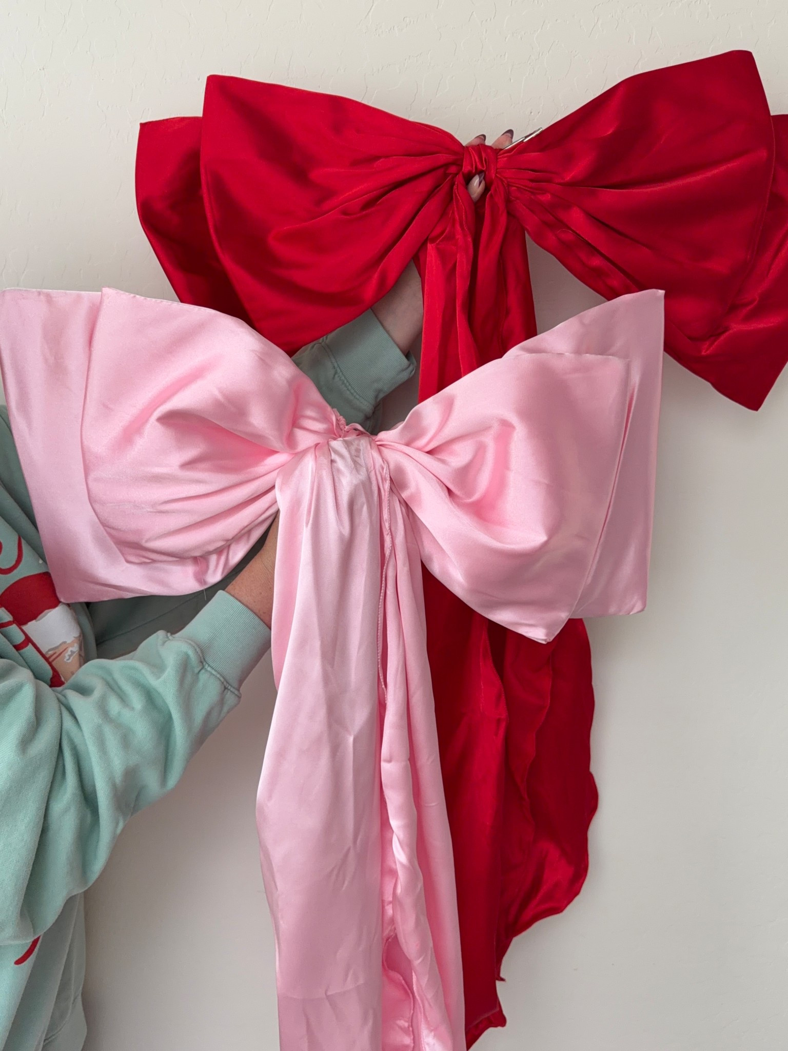 Big bows under $13! I used the pink on my daughter’s tree and using the red for the wreath on my front door!


Christmas decor
Pink Christmas decor
Traditional Christmas 
Christmas bows


#LTKHome #LTKHoliday