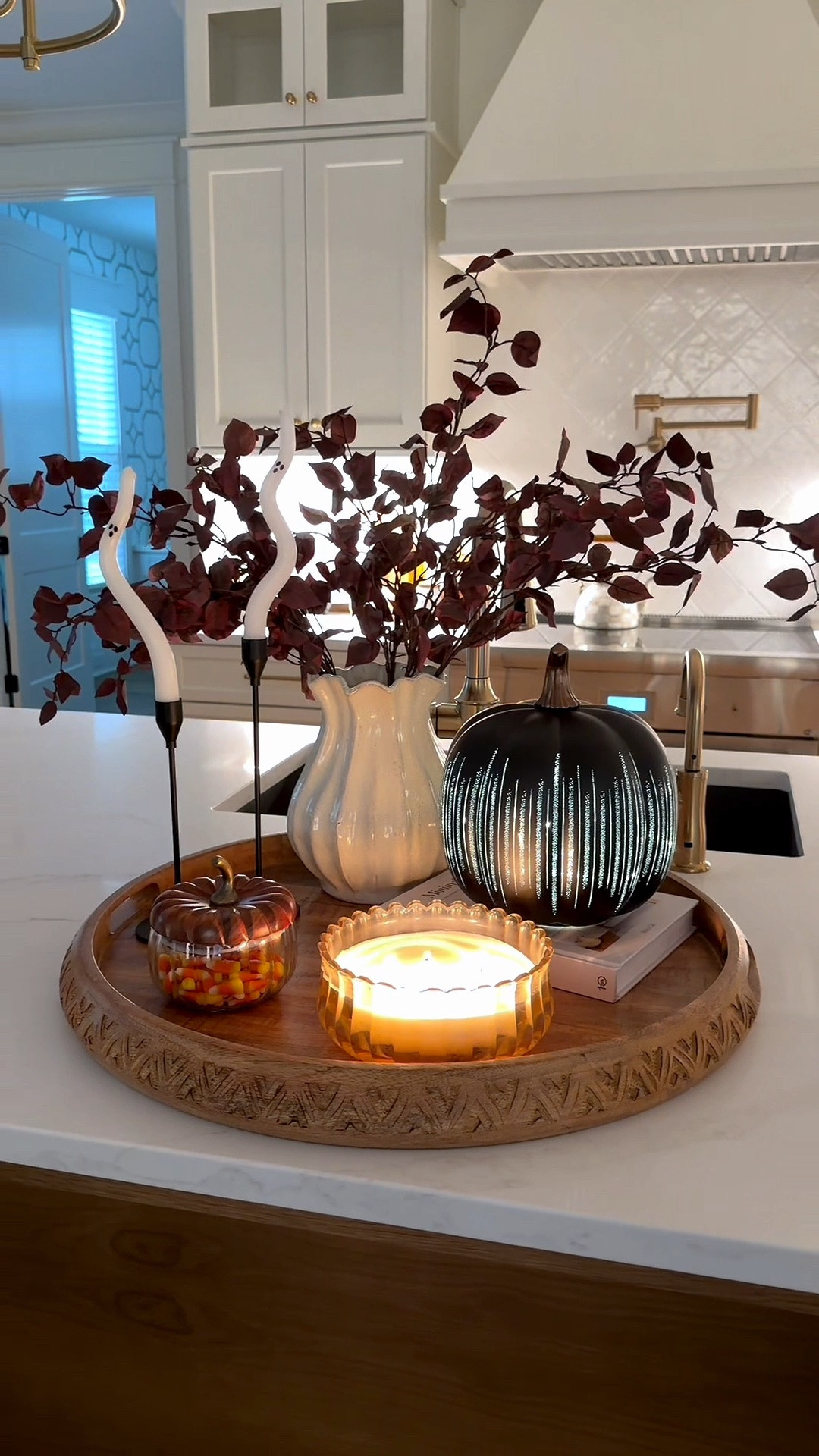 A perfect fall Halloween centerpiece 👻🍂 follow me for more finds!!!

#LTKSeasonal #LTKHome #LTKSaleAlert