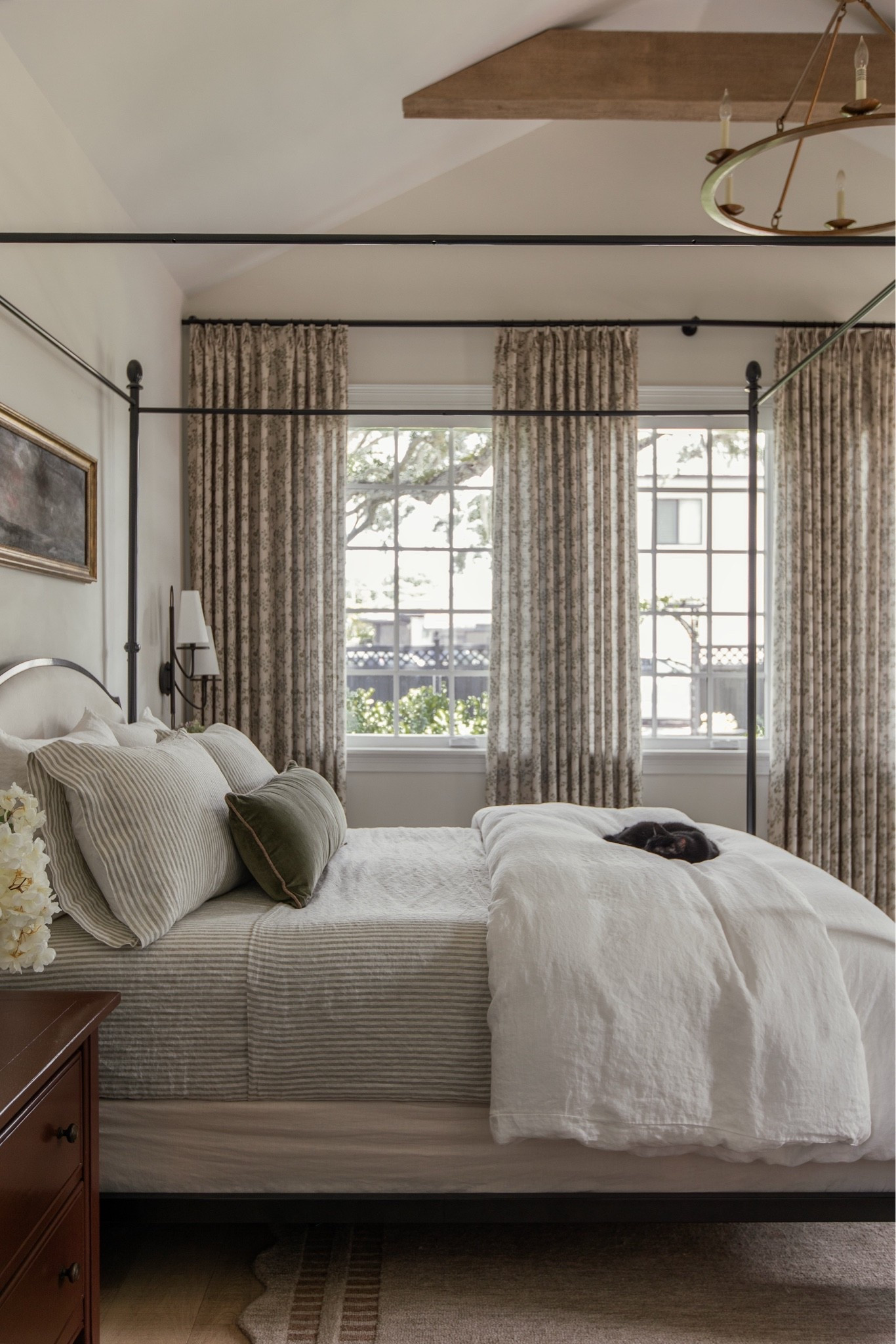 Linen season is here ☀️ Time for a bedding refresh from @Quince. I chose their classic European linen sheet set in willowleaf/white stripe and white linen duvet set. 

#quincepartner

#LTKHome