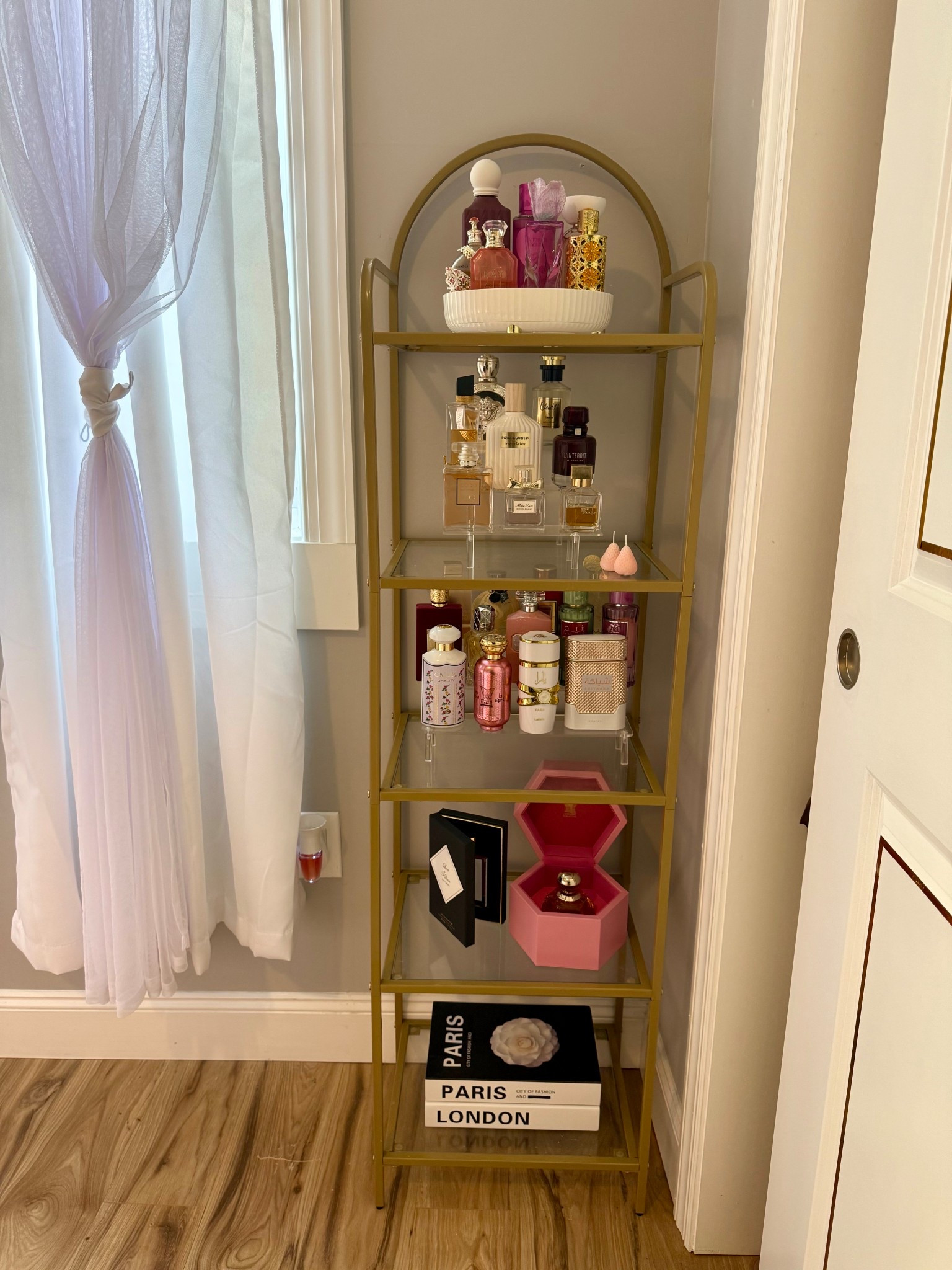 Gold Arch Glass Stand 💫 

#LTKSaleAlert #LTKU #LTKHome