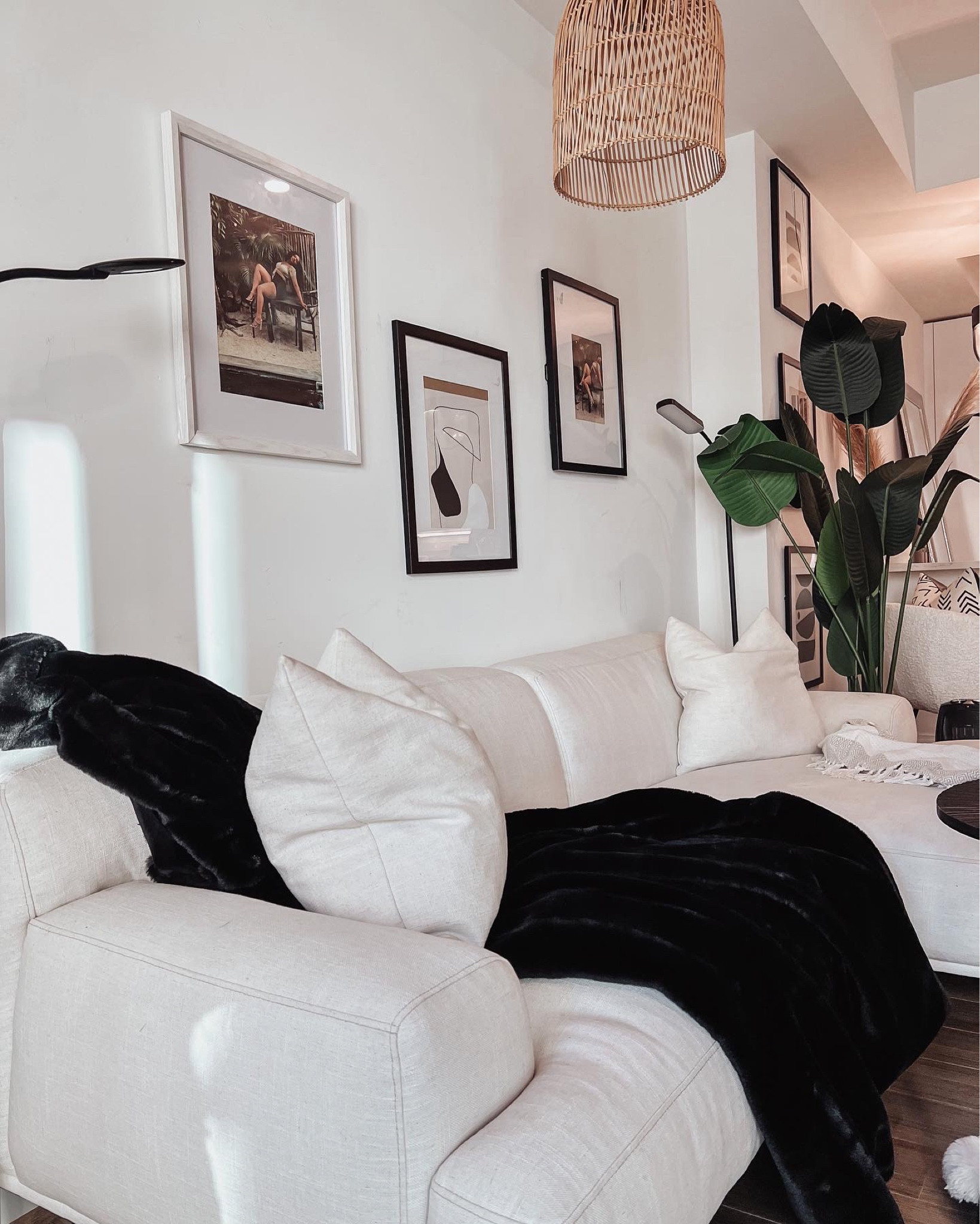 Minimal living room decor 

#minimalism #minimal #minimalist #art #architecture #design #interiordesign #bnw #photography #contemporaryart #interior #nature #abstractart #ig #photooftheday #abstract #blackandwhite #homedecor #artist #simplicity #instagood #love #minimalmood #artwork #minimalistic #fashion #minimalismo #streetphotography #architecturephotography #aesthetic

#LTKhome #LTKstyletip