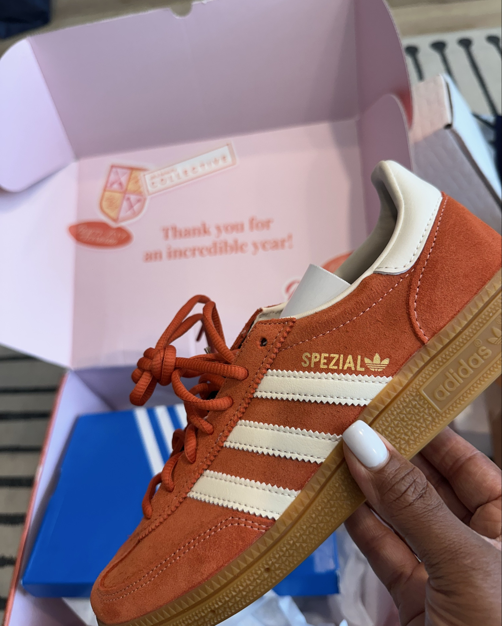 My Ulta box just made my day 💖
Thank you @Ulta — love love love it!

For sizing reference: shoes | size 8

Disclaimer: some items may be limited availability 😫 but tagging a few similar pieces and linking what’s available! 🫶🏽


#ultabeauty #ultabeautycollective #ultahaul #flyageless  #adidasshoe #midlife #fashionover40 #stylereel #LTKStyle #ootd #fashionover40 #giftsfromulta #fashionreelcreator #silverhair #greyhair #streetsyle #outiftinspo #casualchicstyle #LTKParty #LTKFashionFinds

#LTKOver40 #LTKStyleTip #LTKShoeCrush
