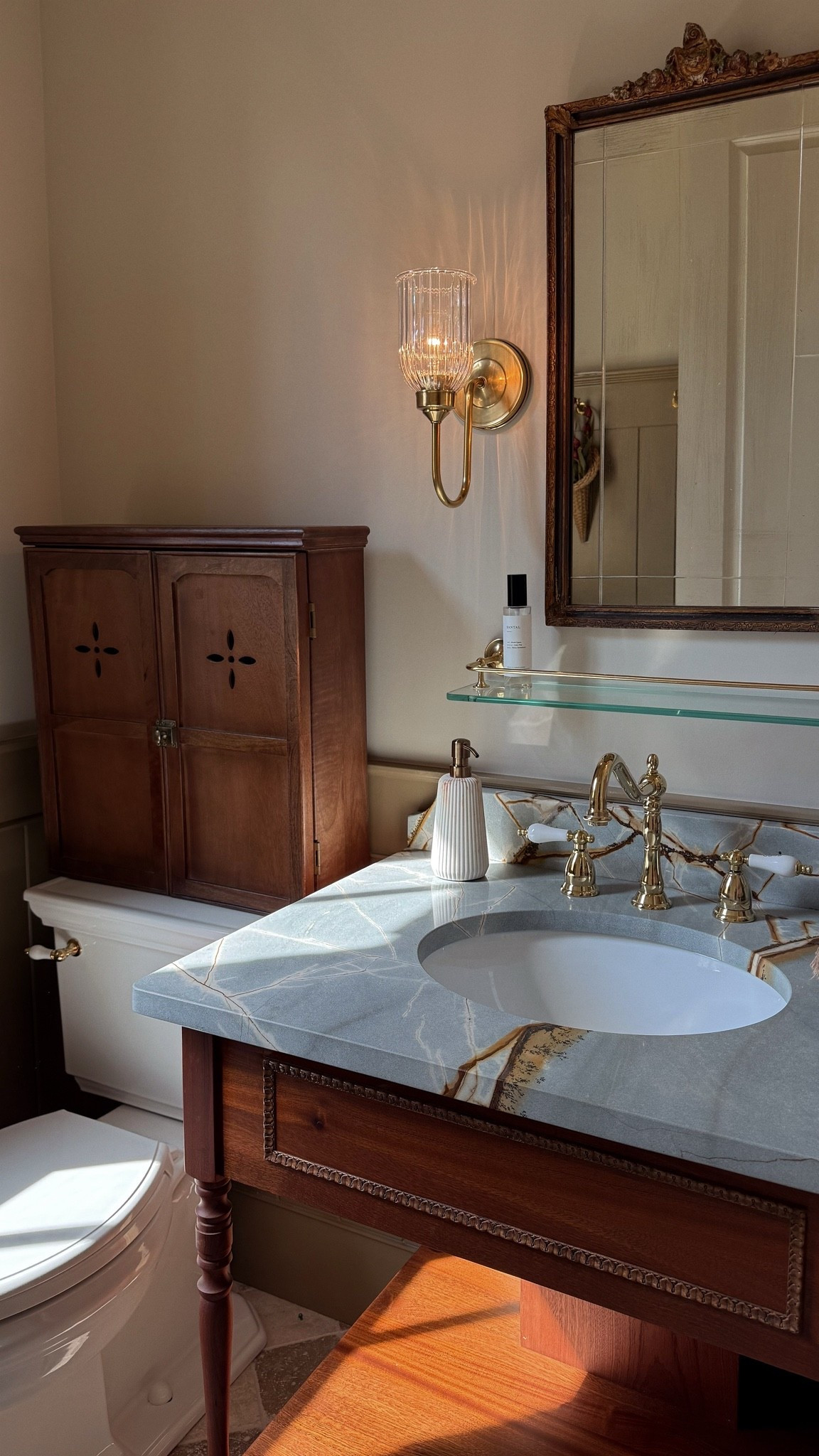 Shop our powder room! 
The mirror is vintage. ❤️