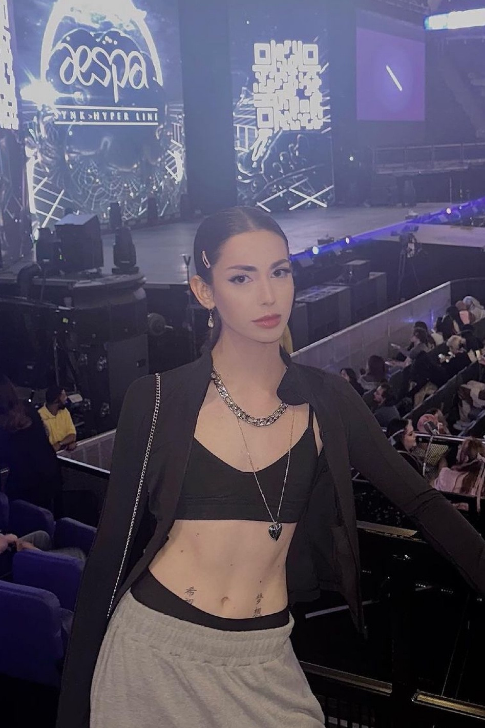 Fitted gym zip up jacket, black bralette, grey joggers, tracksuit bottoms, Lululemon, urban outfitters 

#LTKstyletip #LTKSeasonal #LTKeurope