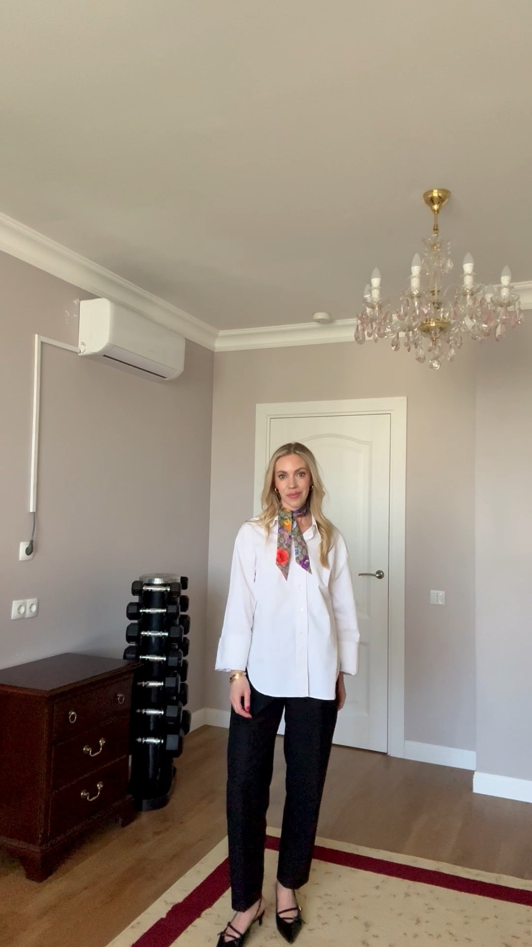 Work outfit, business casual workwear, oversized white button down shirt, Gucci floral silk scarf, black linen pants

#LTKWorkwear #LTKOver40 #LTKootd