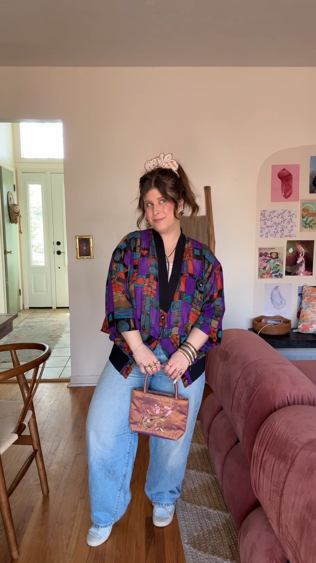 Thrifted top & bag! 

Barrel jeans & Nike blazers!

Mixing all the things for this fun look 🎉

#dopaminedressing #maximalist #maximaliststyle #thriftedstyle #colorfuloutfit 