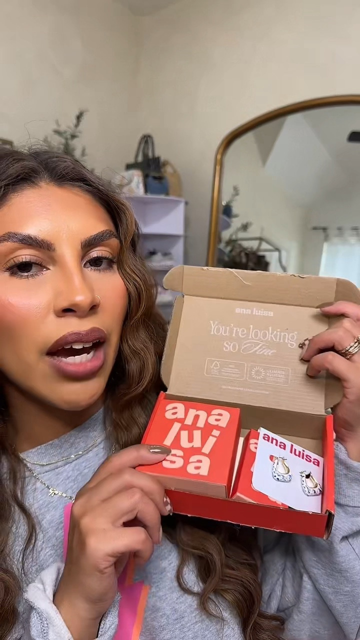 Chic, timeless, sustainable ✨ Ana Luisa is 30% OFF for early Black Friday + you get a free gift over $130. Linked everything on LTK 💫 @analuisany 
#analuisa #analyisaambassador #bestdeal 

#LTKCyberWeek #LTKGiftGuide #LTKHoliday