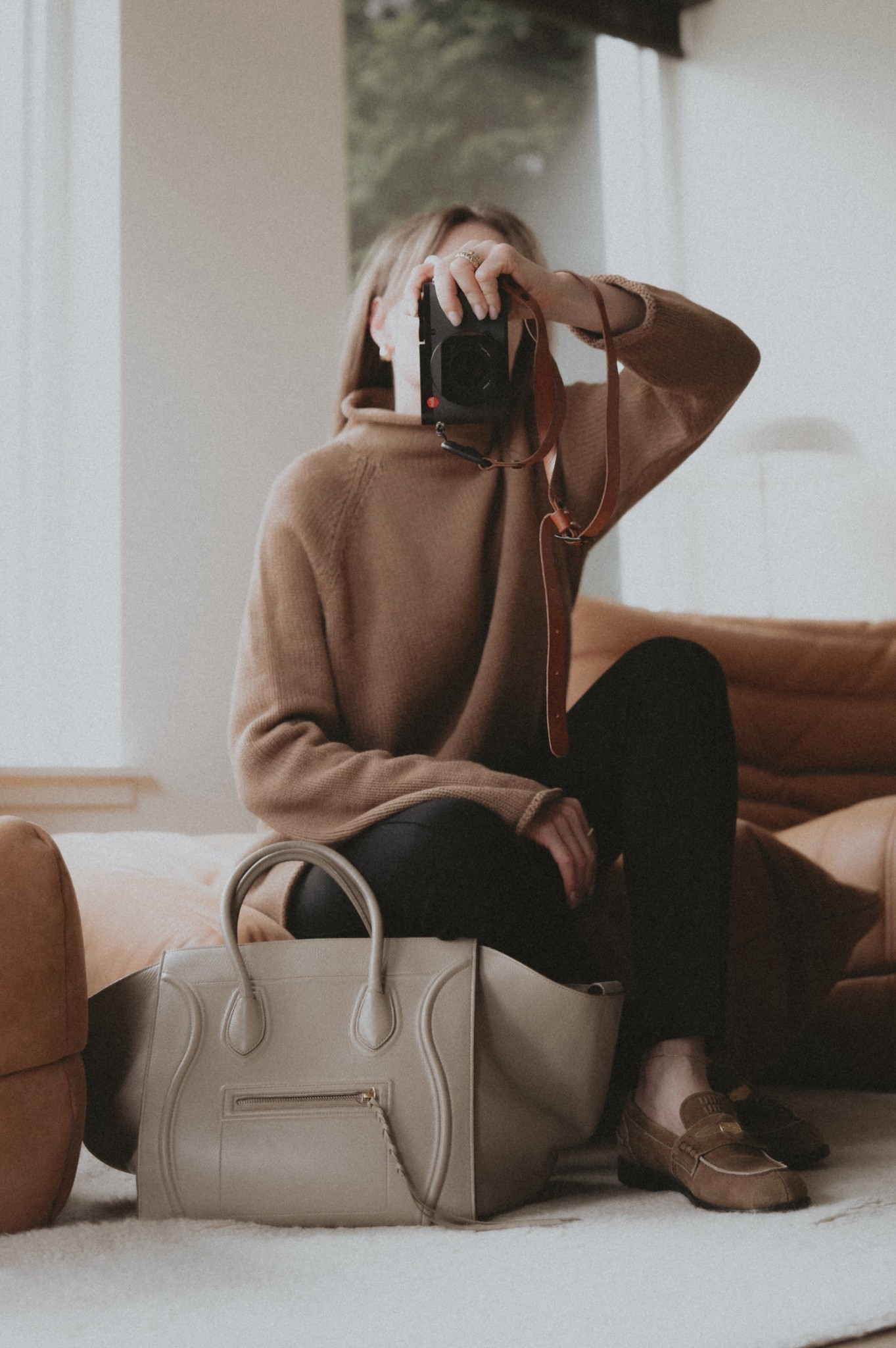 OOTD: rollneck sweater + slim pants + loafers + tote.
@jcrew 1988 rollneck
Pants: Banana Republic 
Loafers: Miu Miu
Bag: vintage Celine phantom Luggage 


#LTKootd #LTKSeasonal