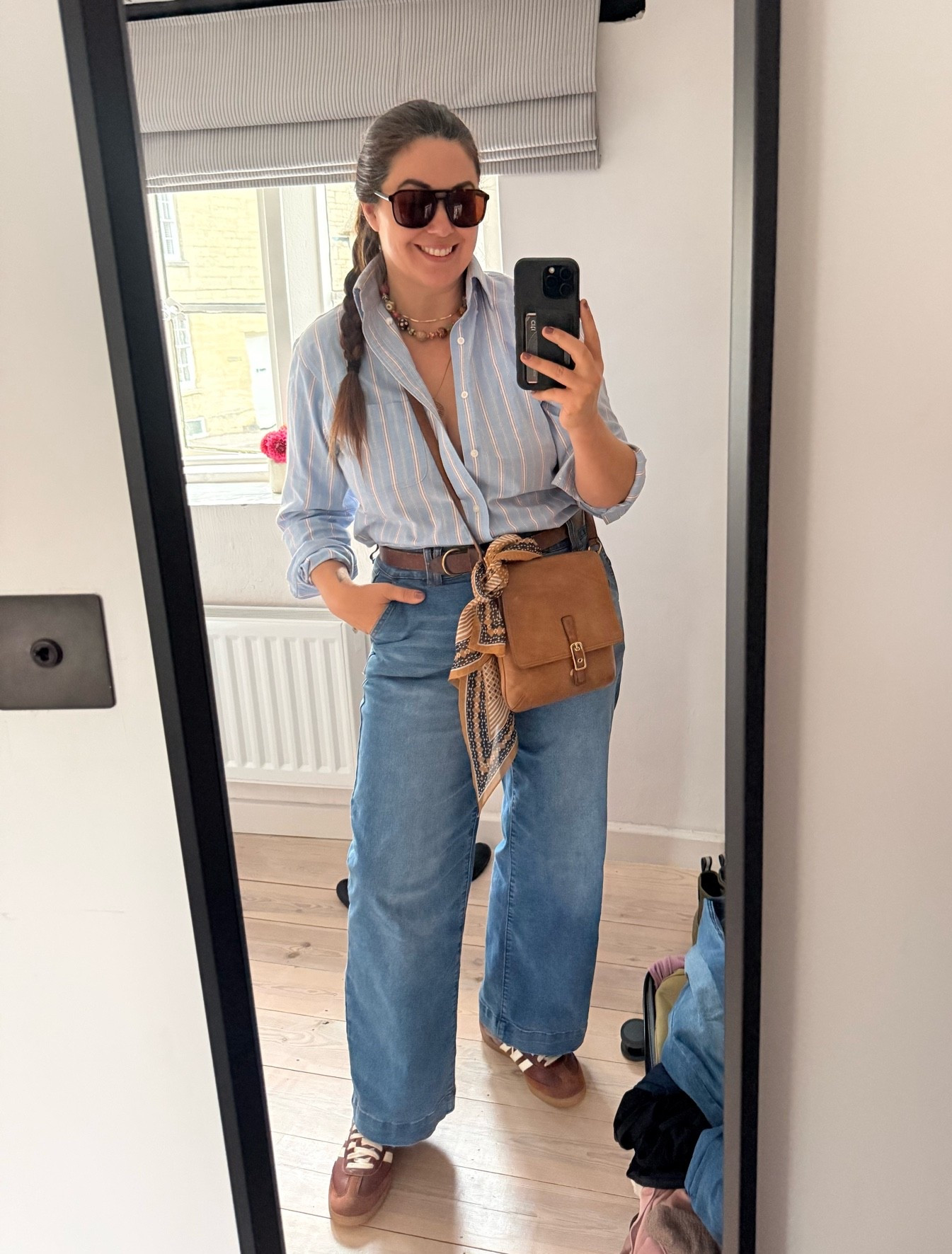These jeans were the most comfortable of the England trip! TTS 
(Shirt, bag and scarf were thrifted)
