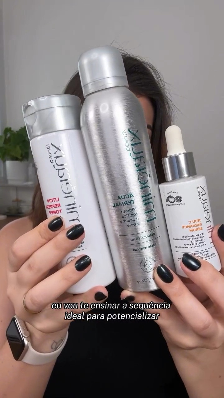 Uma pele saudável começa com a escolha certa de produtos e, na ordem certa! ✨ Hoje vou te ensinar como aplicar tudo direitinho usando os produtos de @minerauxbeauty   Passo 1: Limpeza e Equilíbrio com o Litchi Refresh Toner Passo 2: Revitalização e hidratação com Água Termal de Minéraux 
Passo 3: Cuidado completo e antiaging com Jeju C Radiance Sérum
Passo 4: Proteção solar
 Me contem qual desses passos vocês nunca pulam?   
#maydancini #minerauxbeauty #rotinadeskincare #passoapasso #cleanbeauty #rotinadepele #aguatermal #serumvitaminac #toner