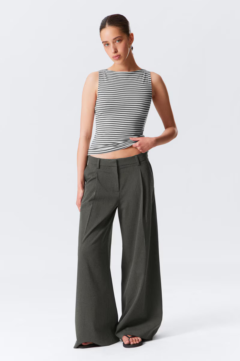 Low Rise Wide Leg Pleated Suiting Trousers | Weekday