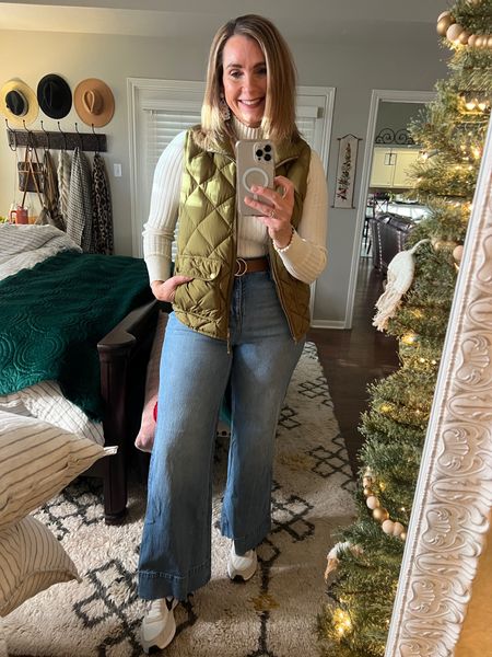 Trendy holiday style with a few of my favorite pieces 

#LTKmidsize #LTKHoliday #LTKover40