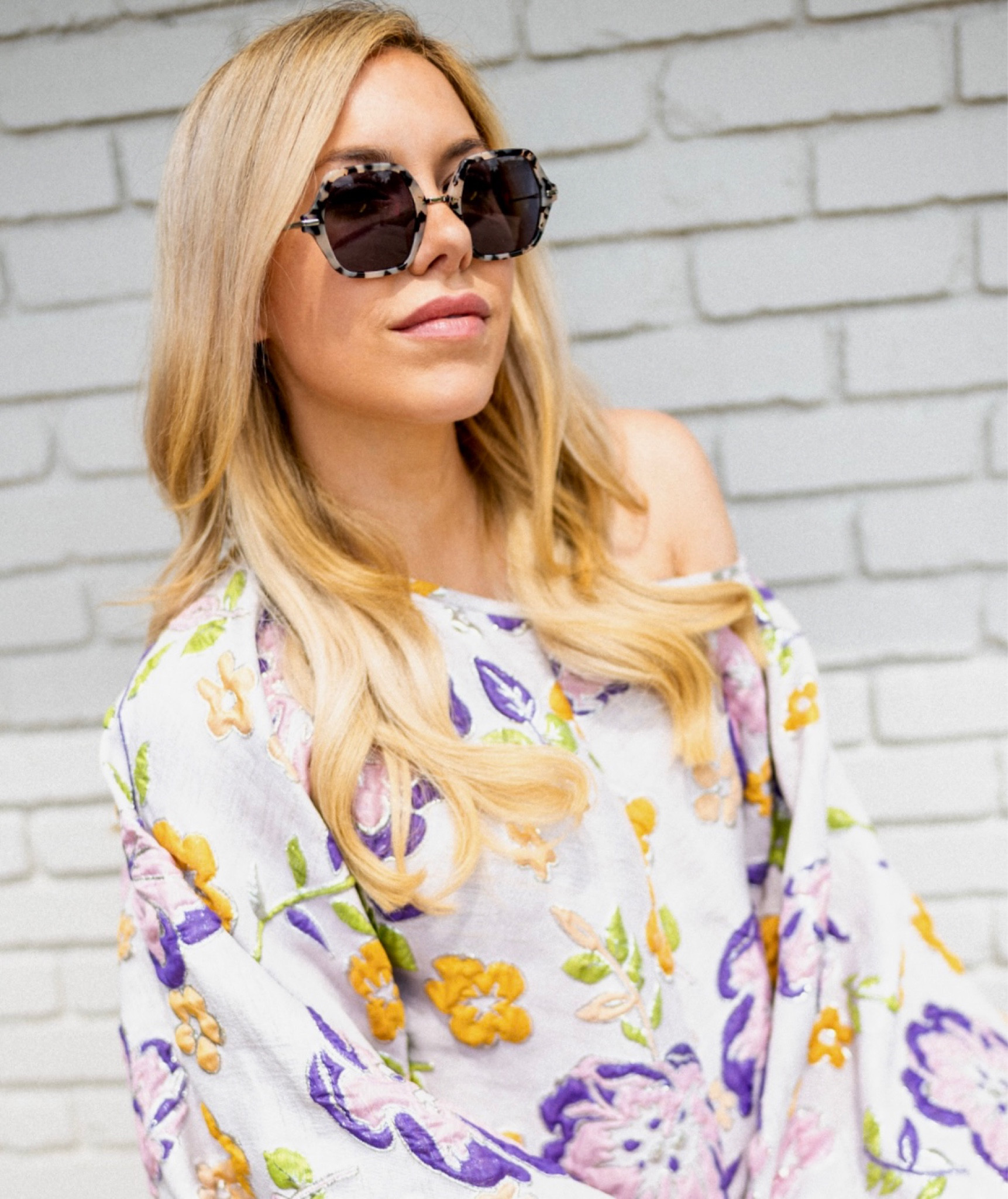 Sunglasses 
Floral dress
Dress 
Wedding guest dress
#ltkstyletip


#LTKFind #LTKwedding #LTKSeasonal