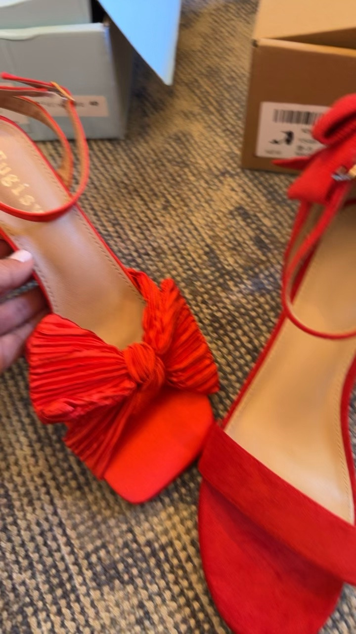 Let’s have a moment for the red shoes from the zon!! I’m wearing my true size 8.