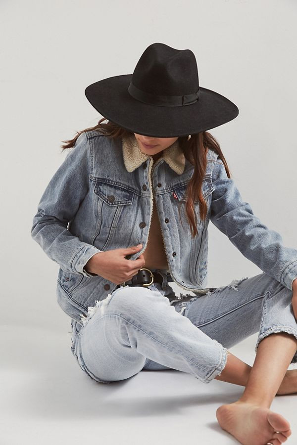 Levi’s Denim Sherpa Trucker Jacket - Light Blue | Urban Outfitters (US and RoW)