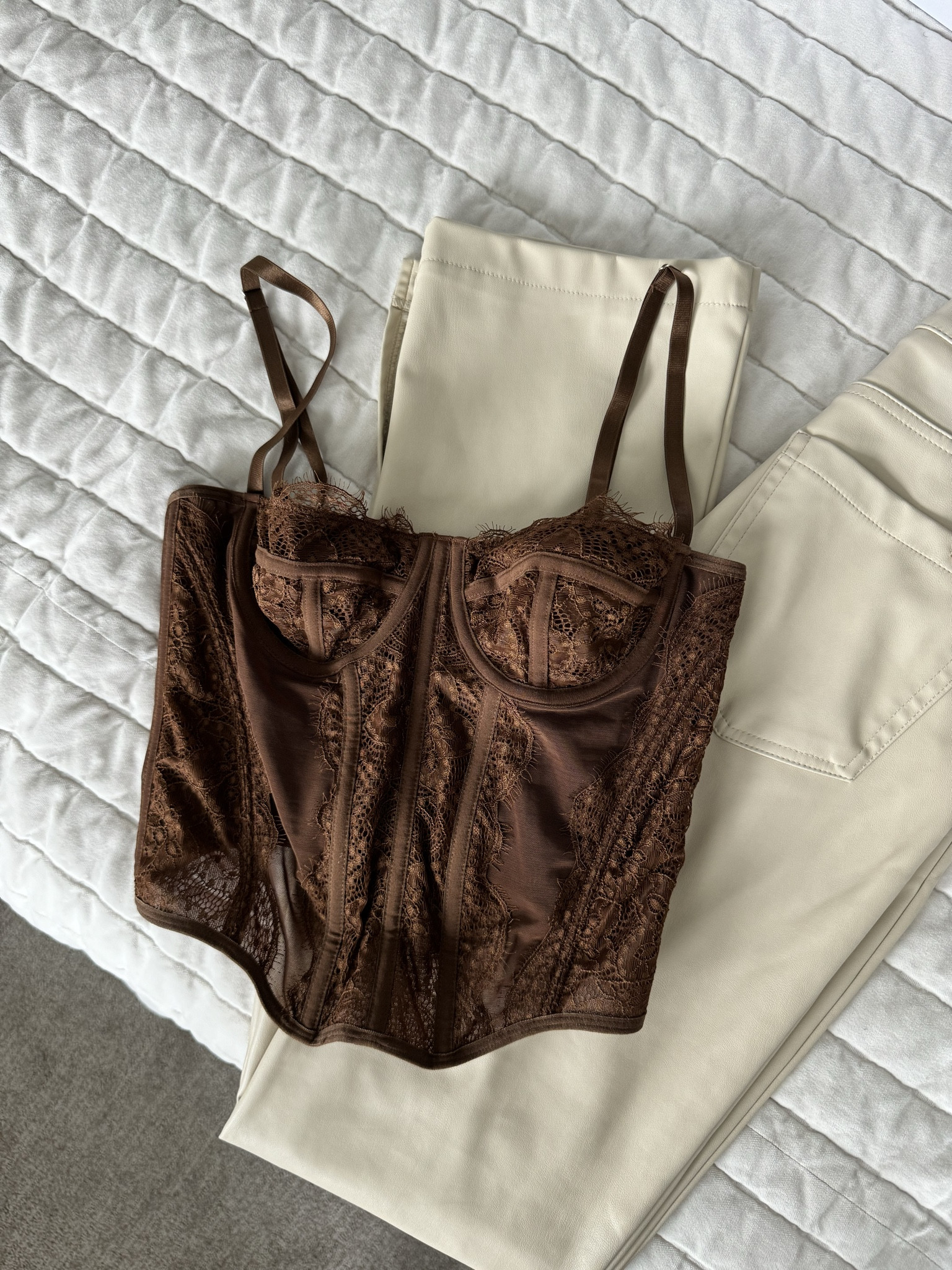 Me: I’ll buy it on Amazon and save $, no one will ever know
Also me: THANKS I GOT IT ON AMAZON FOR $23 🤪🤪🤪

Lmao this top is gorgeous & fits so well, highly recommend 💗✨ medium fit like a glove btw 