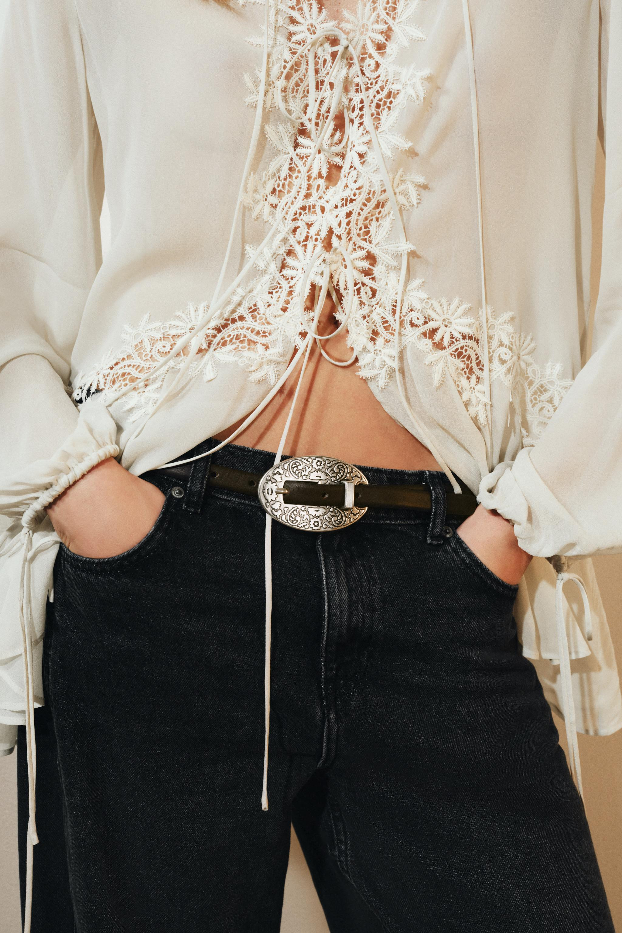 100% LEATHER BELT WITH ENGRAVED BUCKLE | Zara Canada