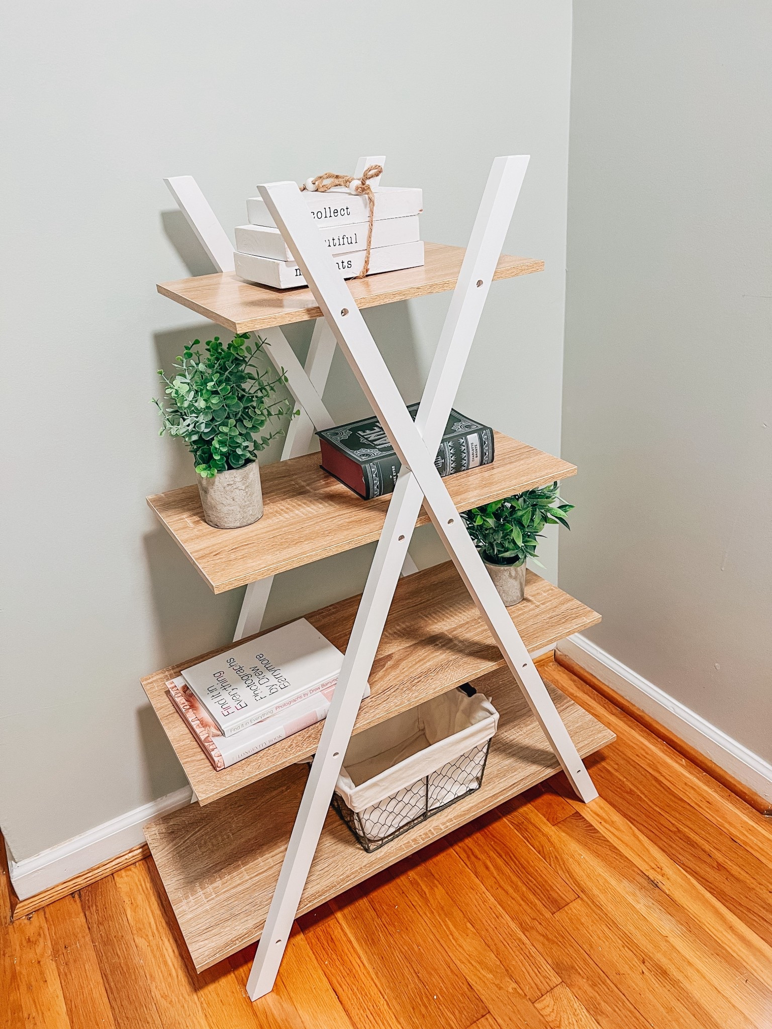 Another one of our past beautiful bookcase/ shelving 💕



#LTKHome #LTKFamily #LTKSaleAlert