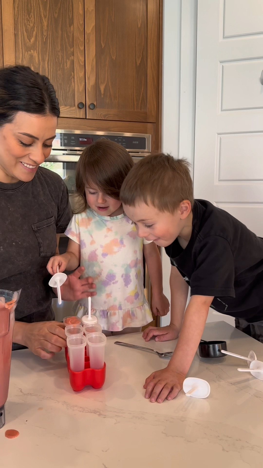 Let’s make popsicles! This blender makes it so easy and this popsicle mold is the best, my kids love helping

#LTKFind #LTKfamily #LTKhome