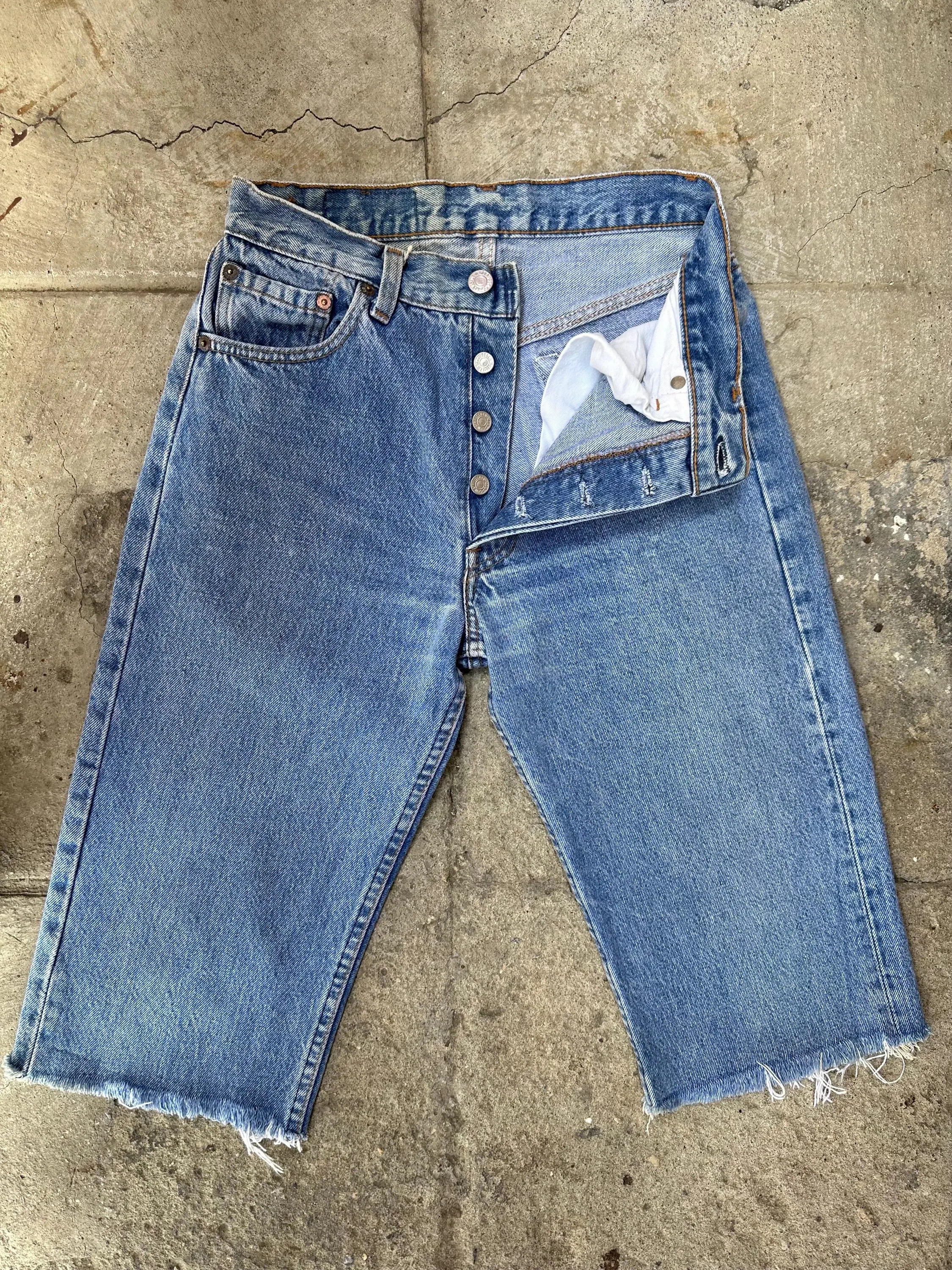 Levi's 501 vintage w25 short long bermuda medium blue stonewash buttonfly Levi's frayed denim 80s USA | Etsy (Global)
