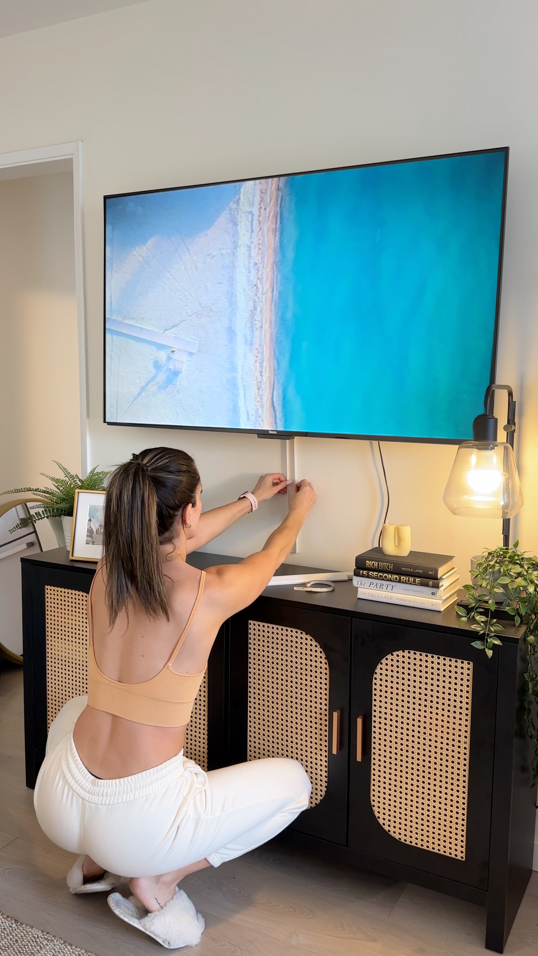 Don’t sleep on tv cord covers!!! This is by far the easiest, cheapest, (and rental friendliest) way to elevate your home. Also, BLESS the task rabbit that mounted my behemoth of a TV 😮‍💨

I want my home to feel expensive without the price tag. Ya feel? Also, you can paint these to match your wall color 👀 

#movingvlog #rentalfriendly #livingroomgoals #apartmentdecor #amazonhomefinds #cordcovers #apartmentupgrades #homeupgrades
