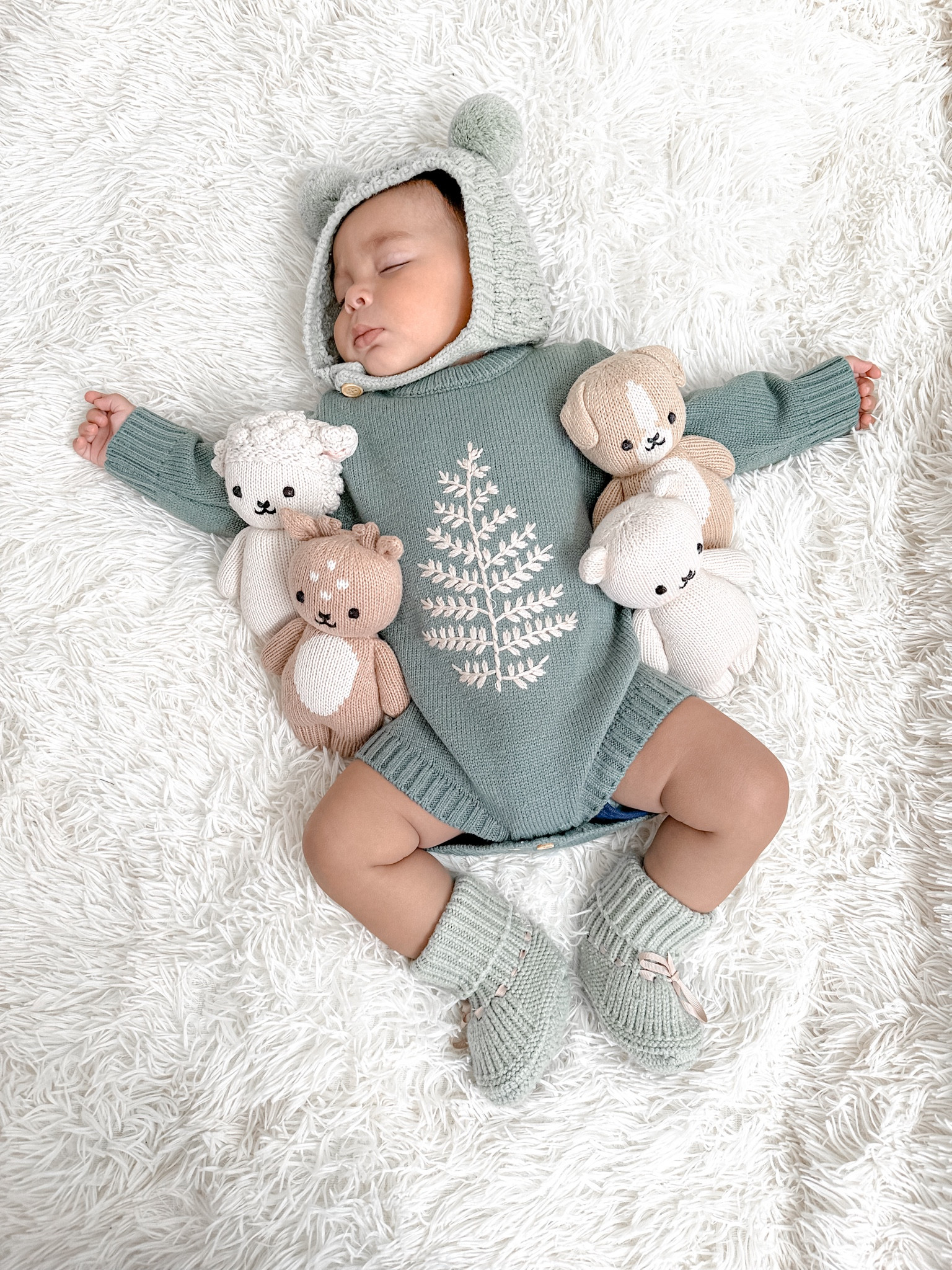 Theses mini Teddys are from cuddlyandkind
My outfit is from shein 

#LTKfamily #LTKkids #LTKbaby