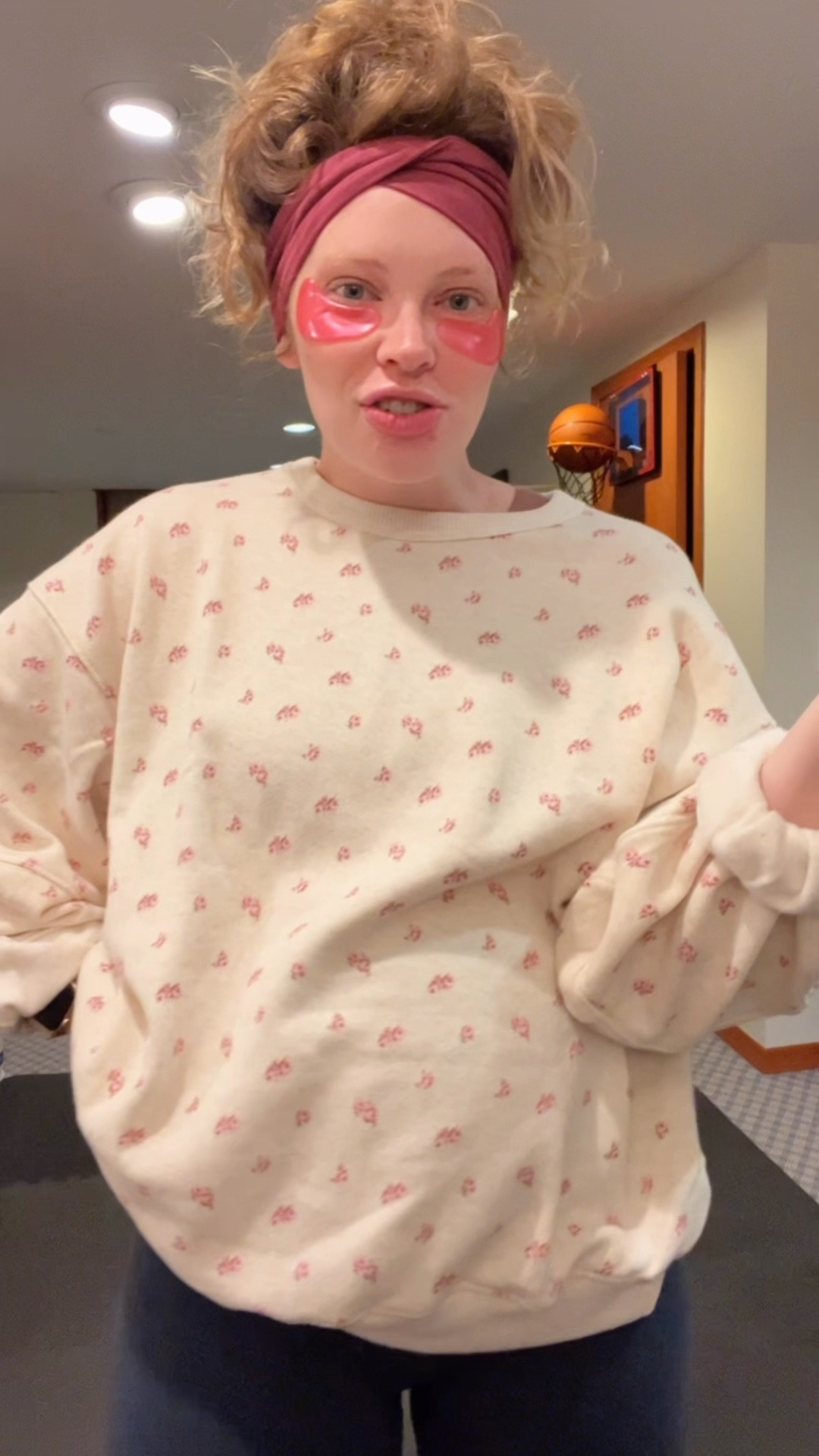 Workout fit of the day 🌸

Love love this sweatshirt so much 😍😍😍

Size medium in sweatshirt, shorts, and size large in bra! 