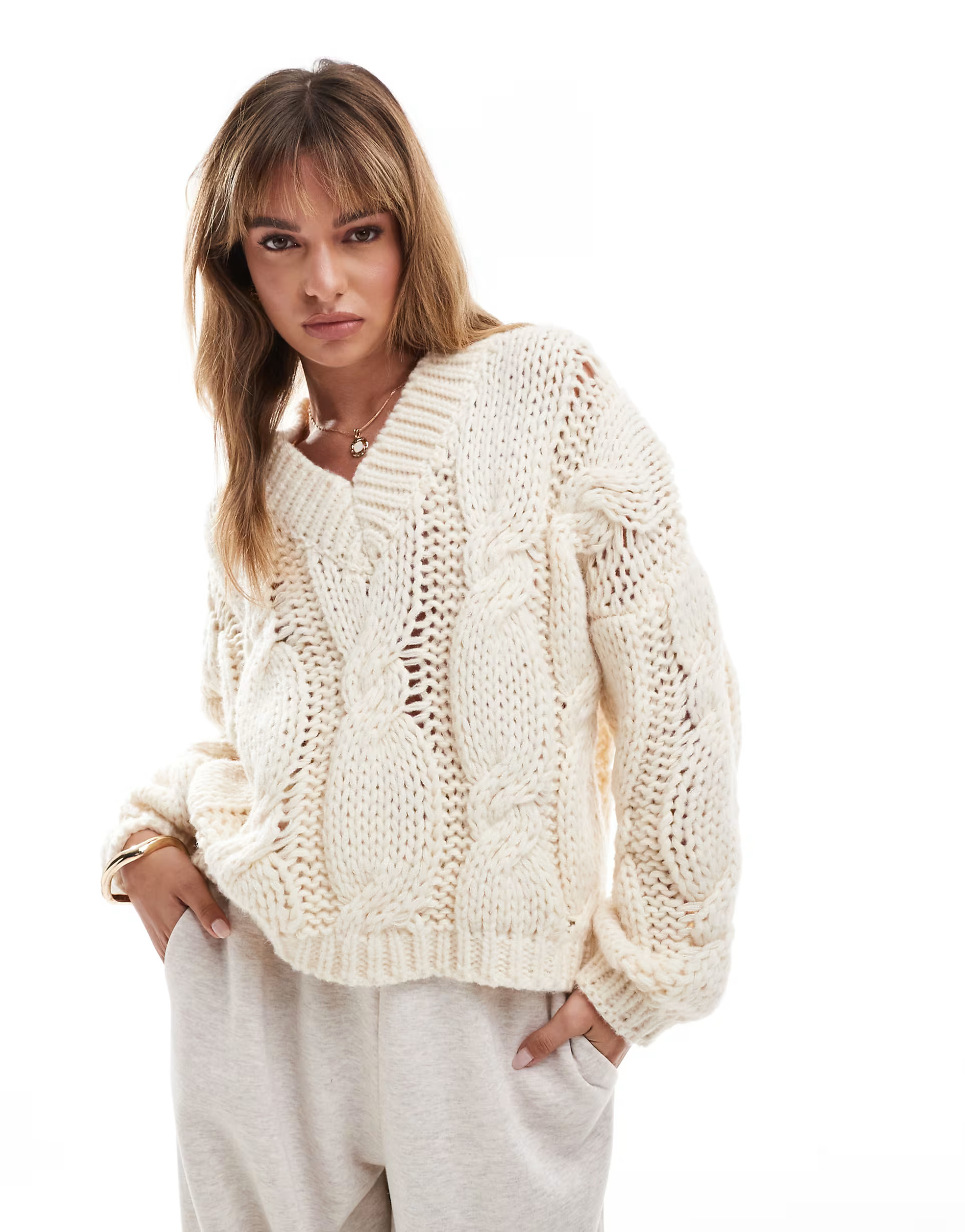4th & Reckless cable knit v neck jumper in cream | ASOS (Global)