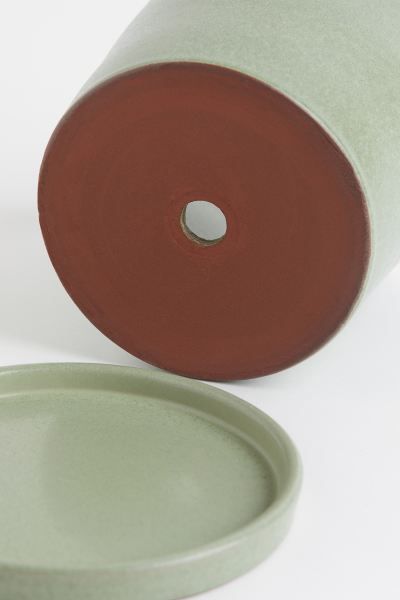 Plant pot and saucer | H&M (UK, MY, IN, SG, PH, TW, HK)