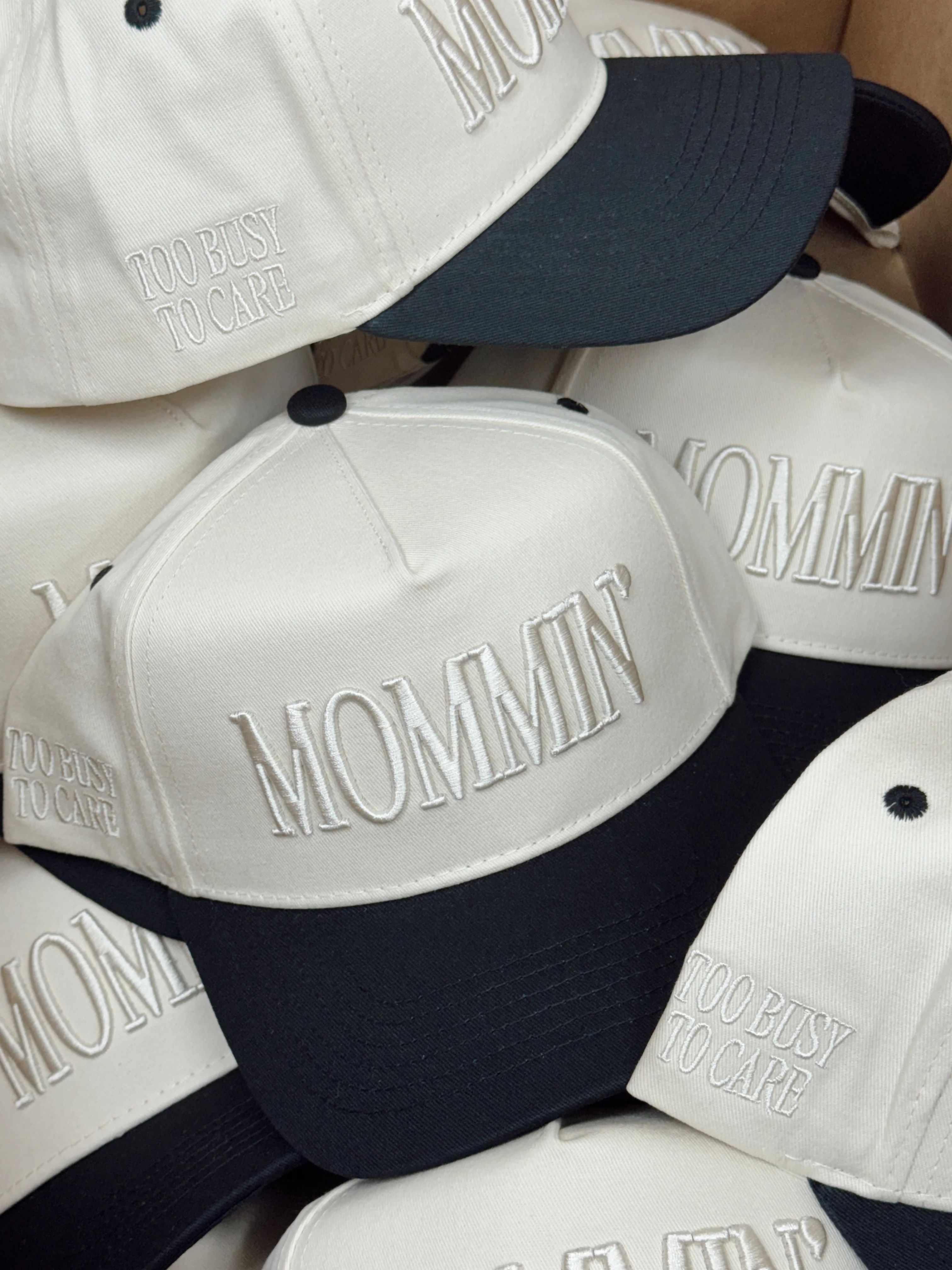 Mommin' - Black Vintage Trucker Hat | KenzKustomz