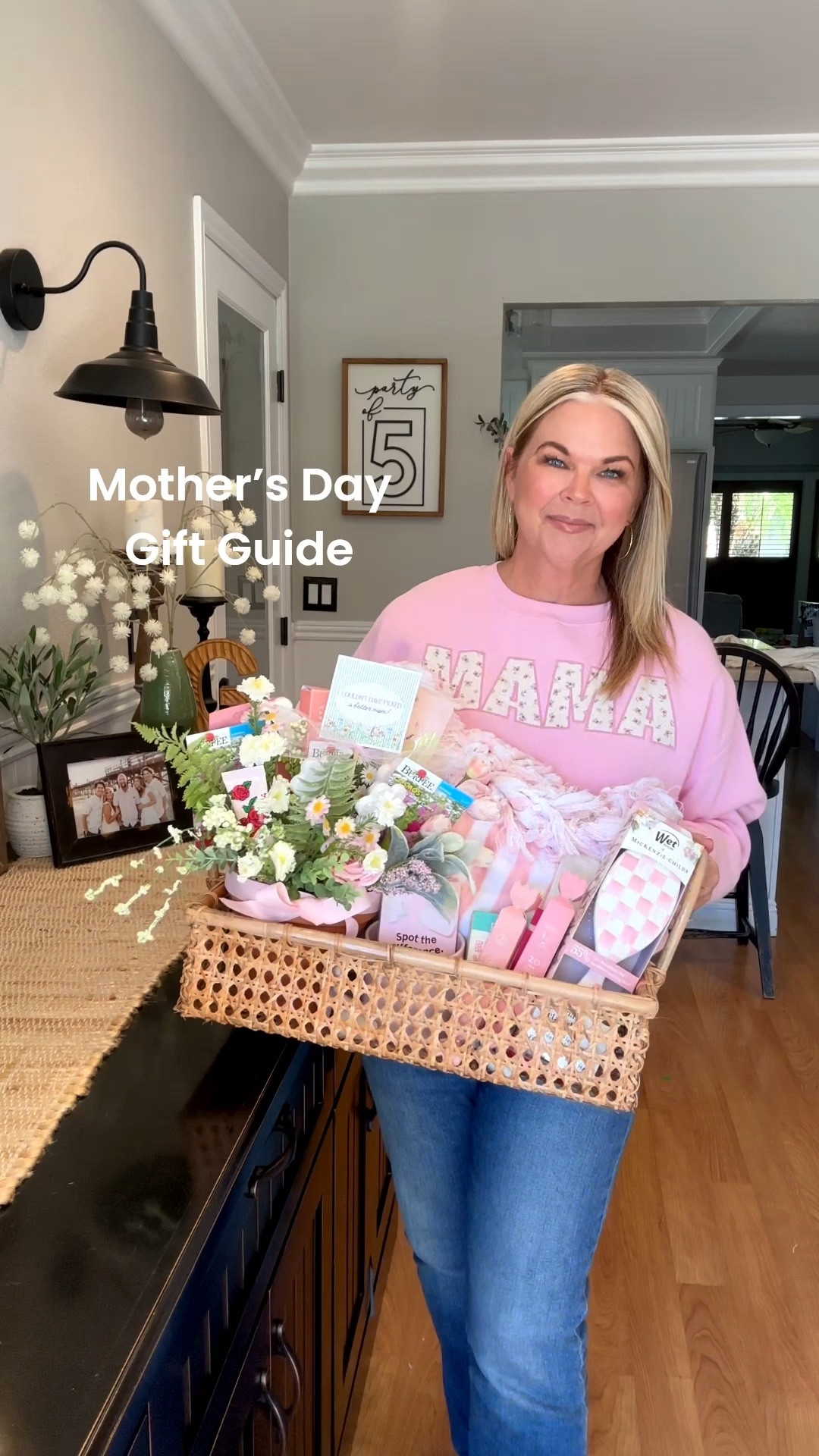 Gift Guide For The Mom Who Has Everything! Gifts she will LOVE💐 Join me for more gift ideas🩷

#LTKstorytime #LTKmomlife #LTKSeasonal