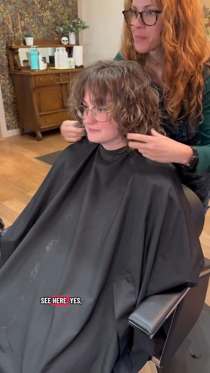 Results for my client cutting 12 inches of hair off. What do we think?! 

#hairdonation #longwavyhair #shortwavyhair #ohiohairsalon #shaghaircut