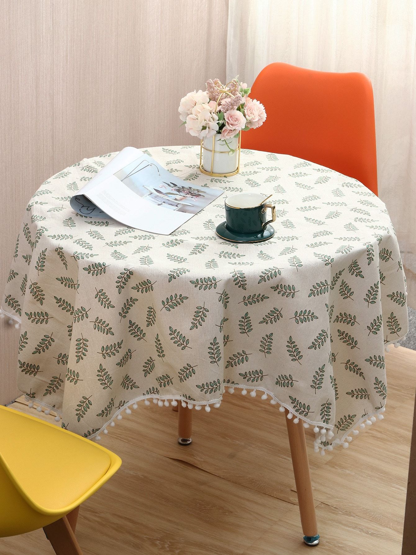 Leaf Print Pom Pom Decor Tablecloth | SHEIN