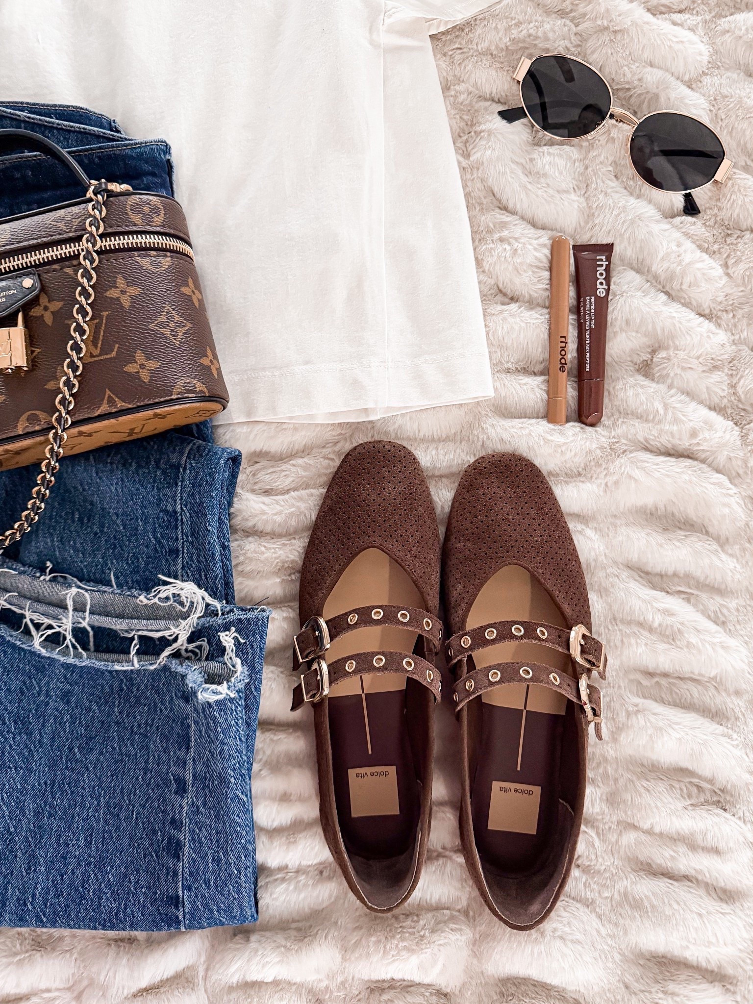 My absolute favorite pair of flats. So comfortable I can walk forever in them! 🔗⬇️ run tts 

#LTKootd #LTKSeasonal #LTKOver40