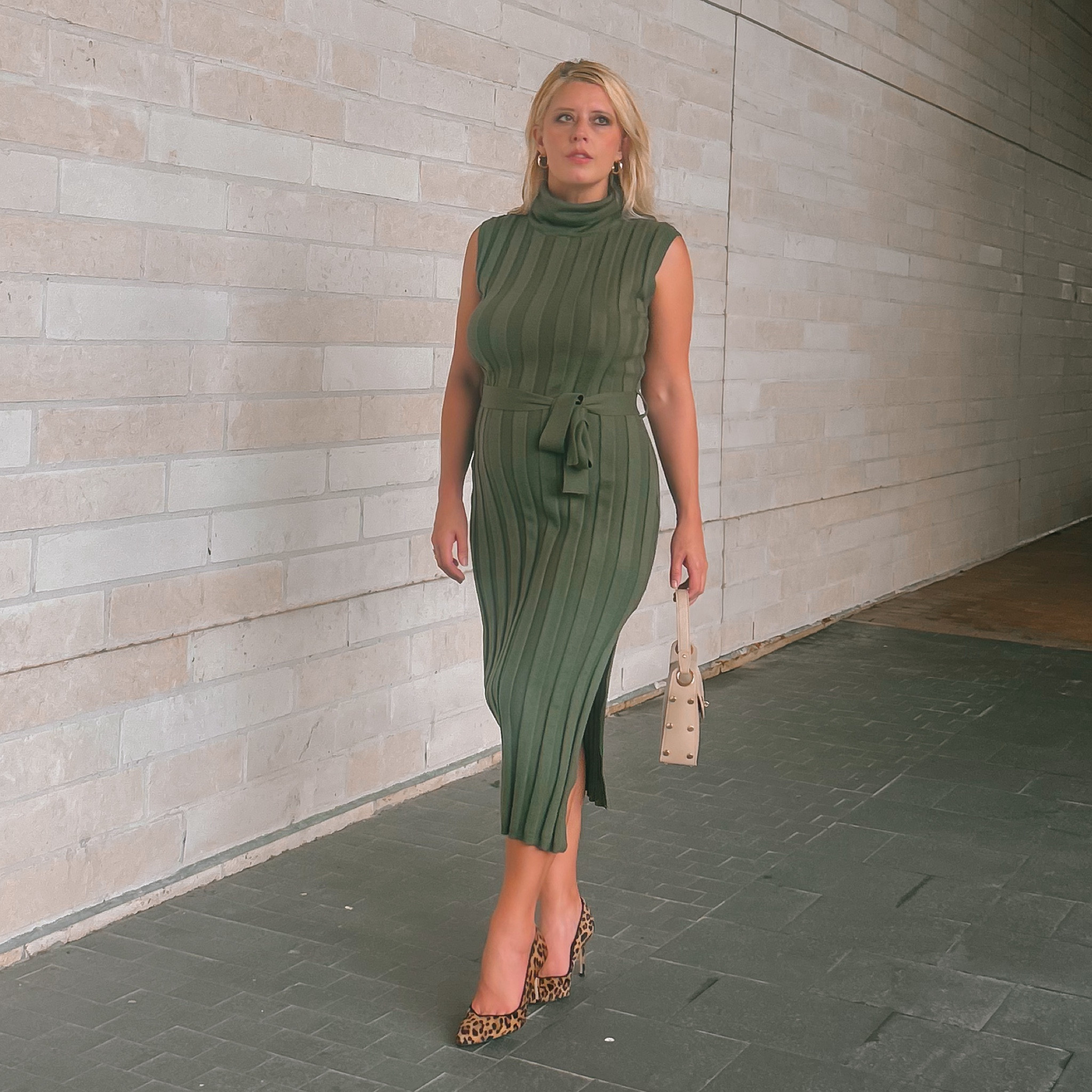 Fall sweater dress of the season 💚



#LTKWorkwear #LTKFallSale #LTKStyleTip