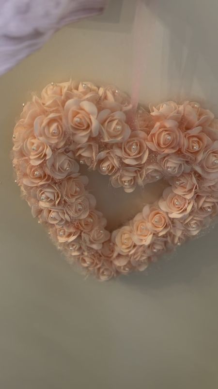cutest heart wreath under $20 🎀🏹💕

#LTKMostLoved #LTKfindsunder50 #LTKSeasonal