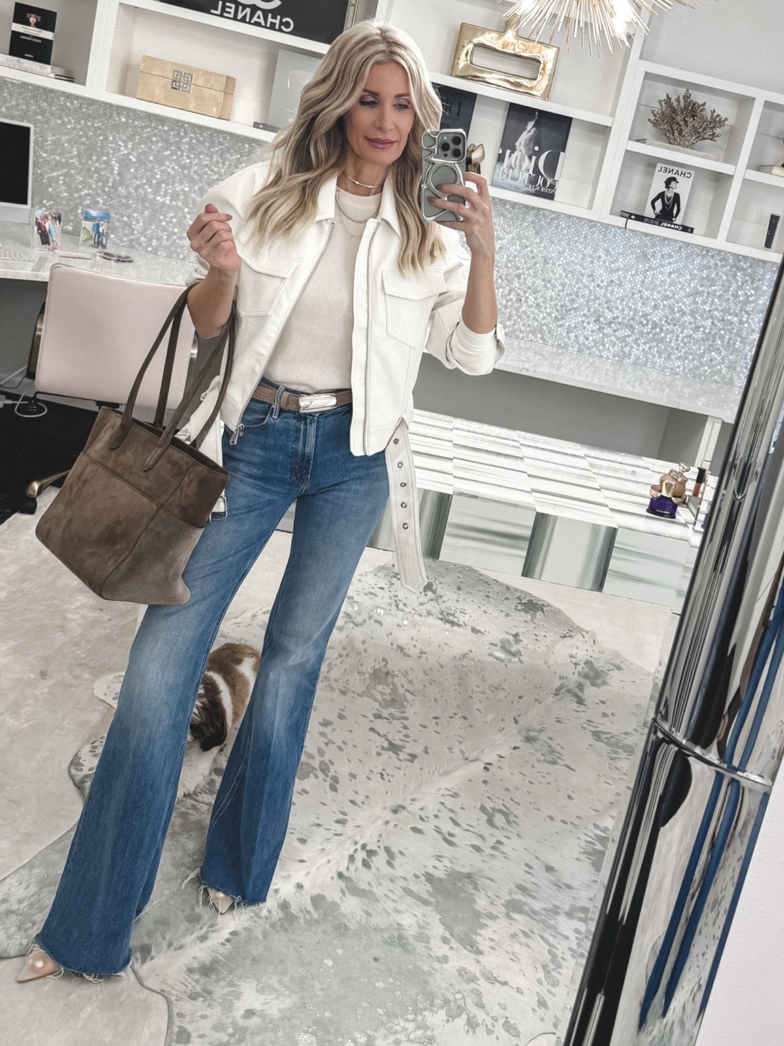 This Quince cashmere tee is such a chic closet staple because it looks great alone or layered under your favorite jackets 🤍 Love it with these slimming Mother bootcut jeans and oversized neutral tote for everyday or travel. Size 24 in jeans. #QuinceStyle #BootcutJeans #EverydayStyle
 

 

#LTKootd #LTKSeasonal #LTKOver40