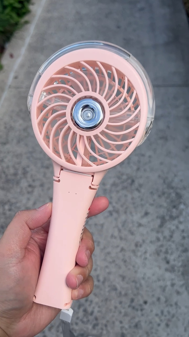 This 34 ml portable handheld misting fan is lightweight, compact and USB rechargeable! Found it on Amazon!